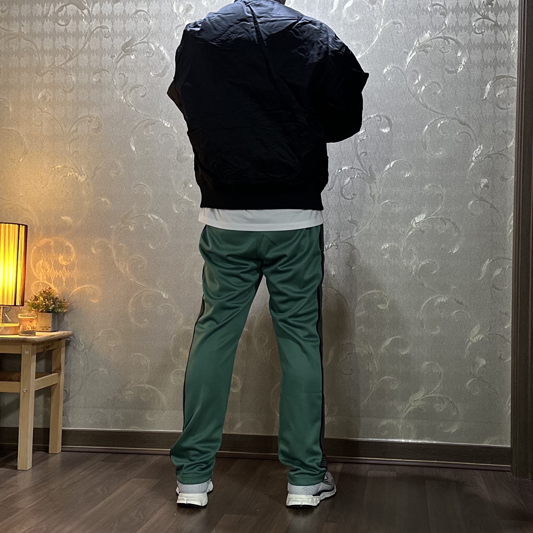 Needles Narrow Track Pants Poly Smooth Emerald, (W) Nike Zoom Vomero 5 Photon Dust and Metallic Silver 착용 스타일 - 4