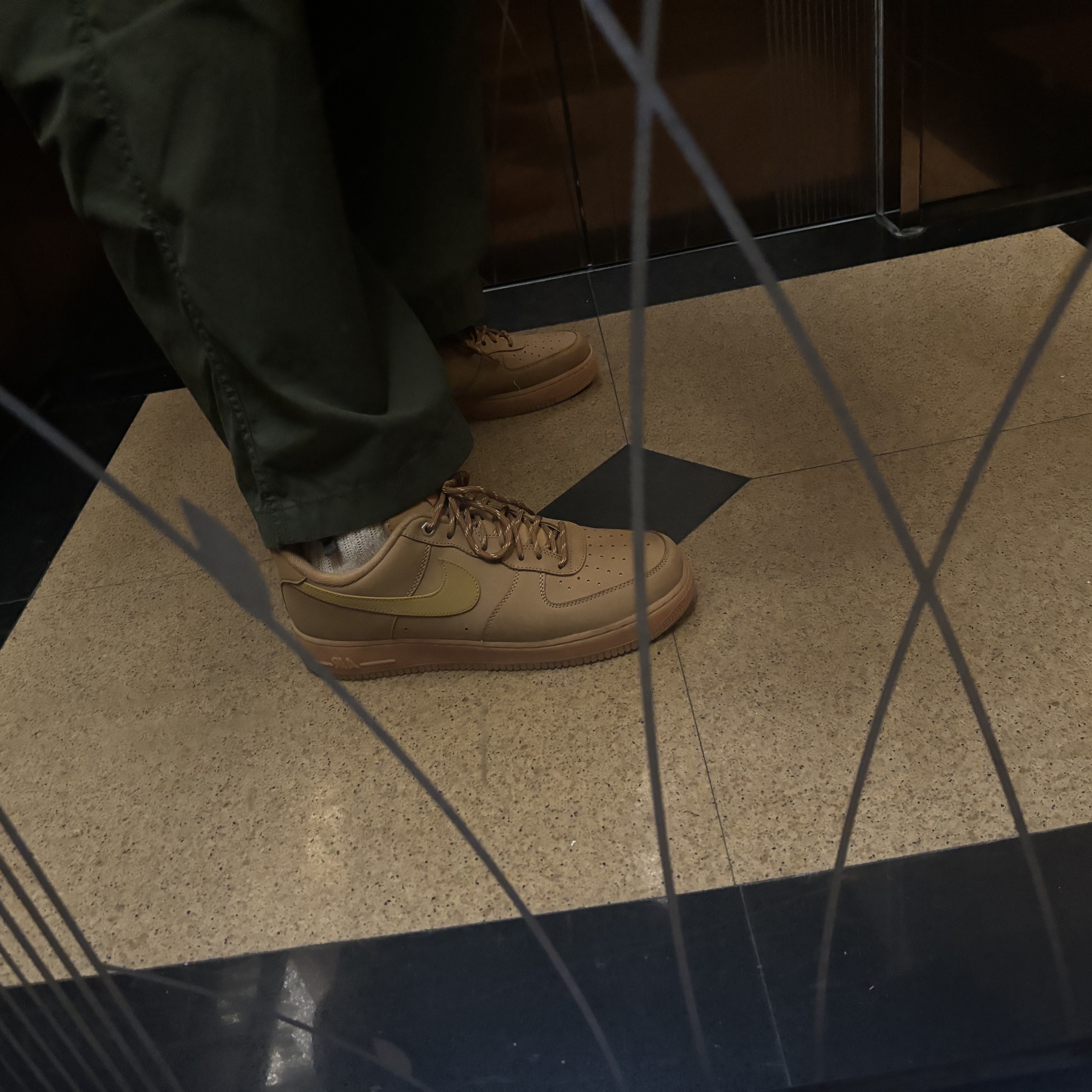 Nike Air Force 1 '07 WB Flax 착용 스타일