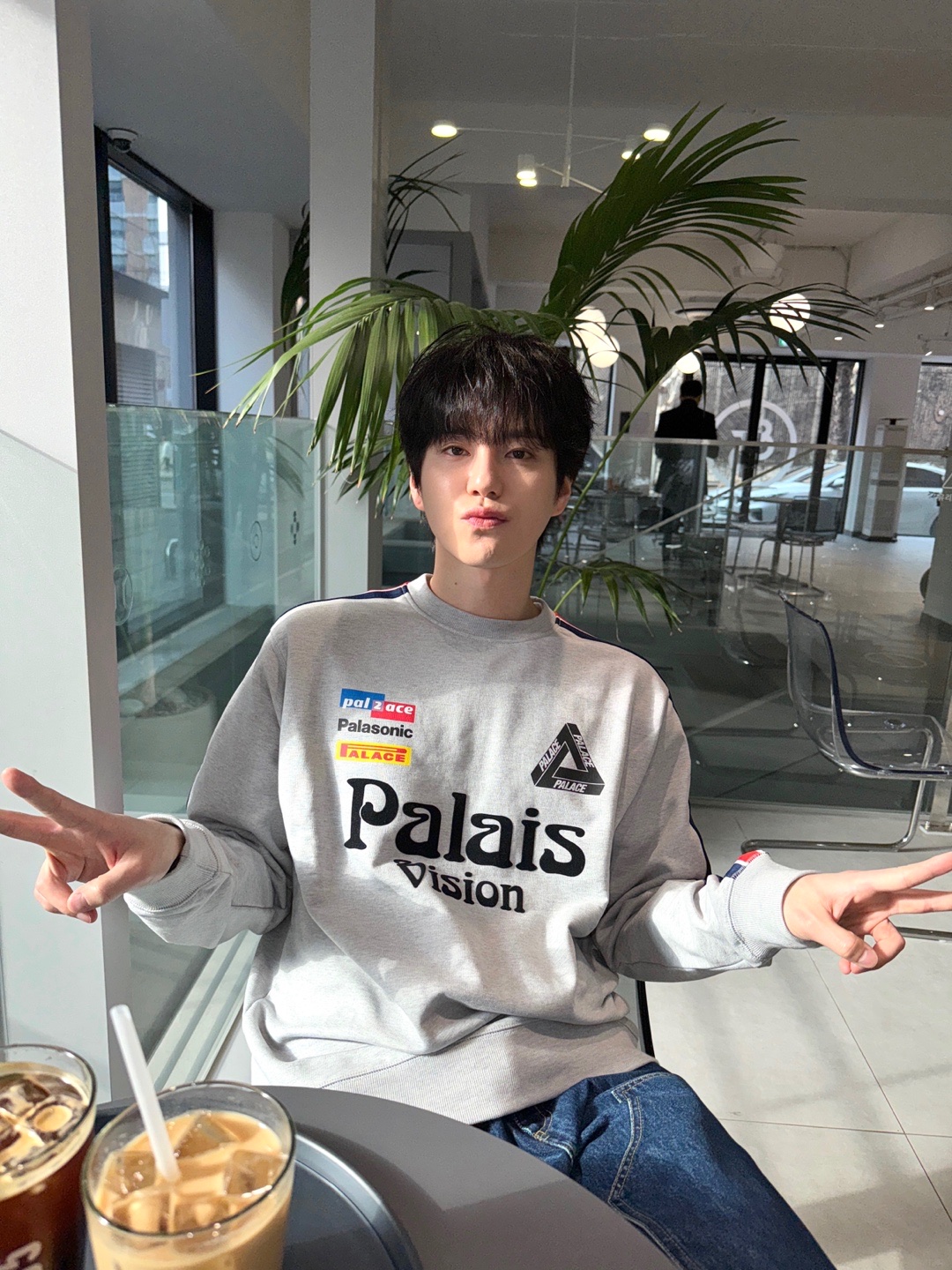 Palace Flag Stripe Crew Grey Marl - 22SS 착용 스타일