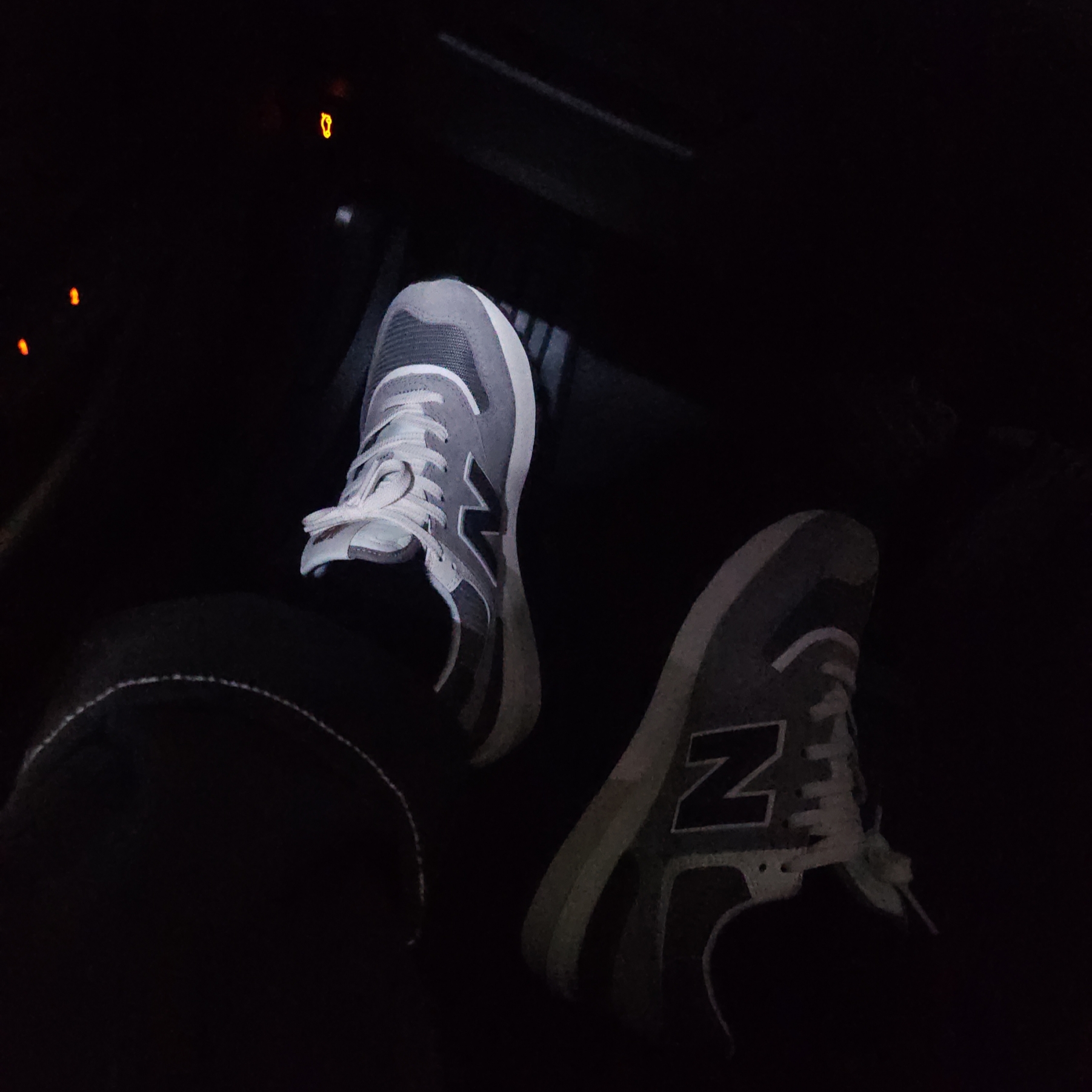 New Balance 574 Legacy Grey 착용 스타일 - 2