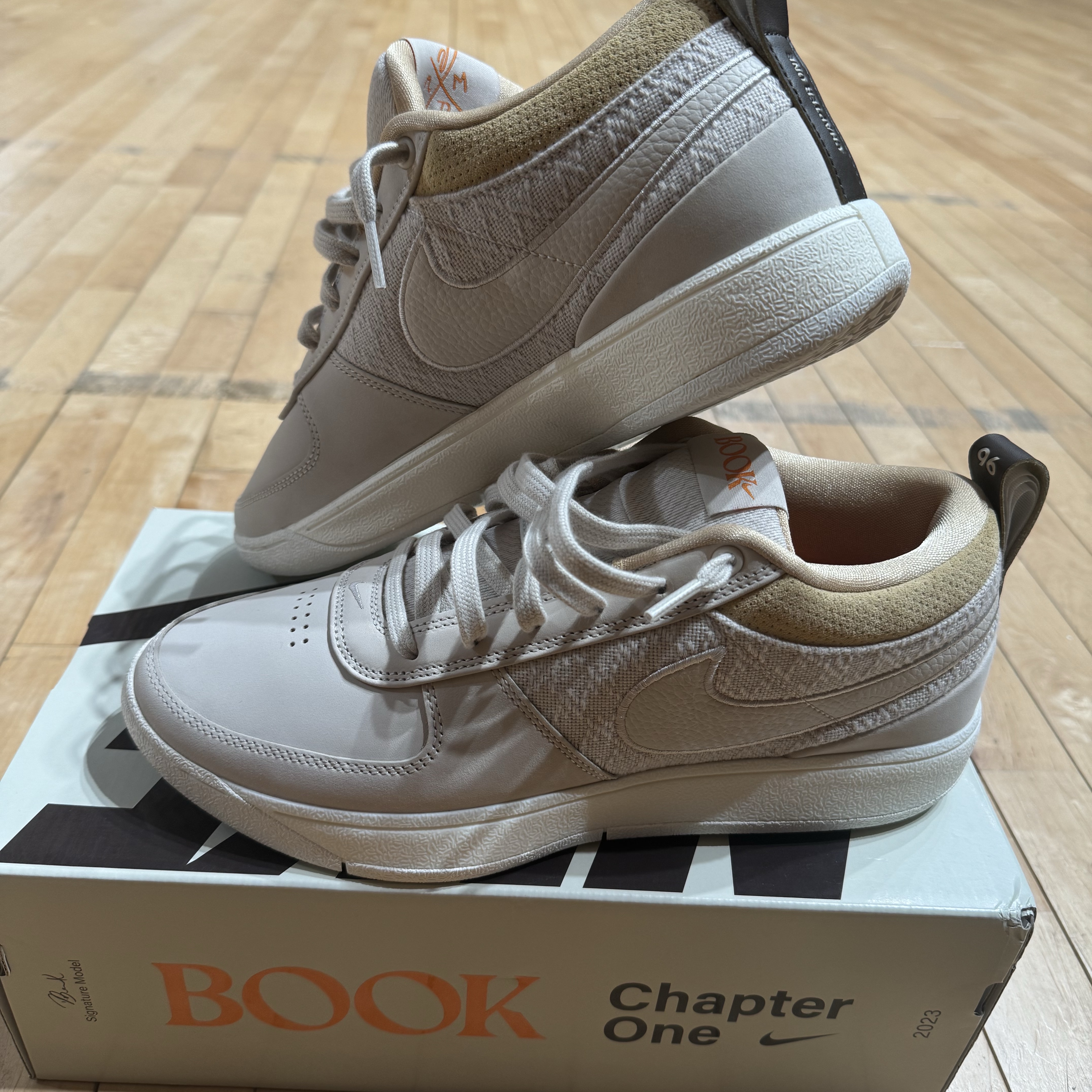 Nike Book 1 EP Light Orewood Brown 착용 스타일