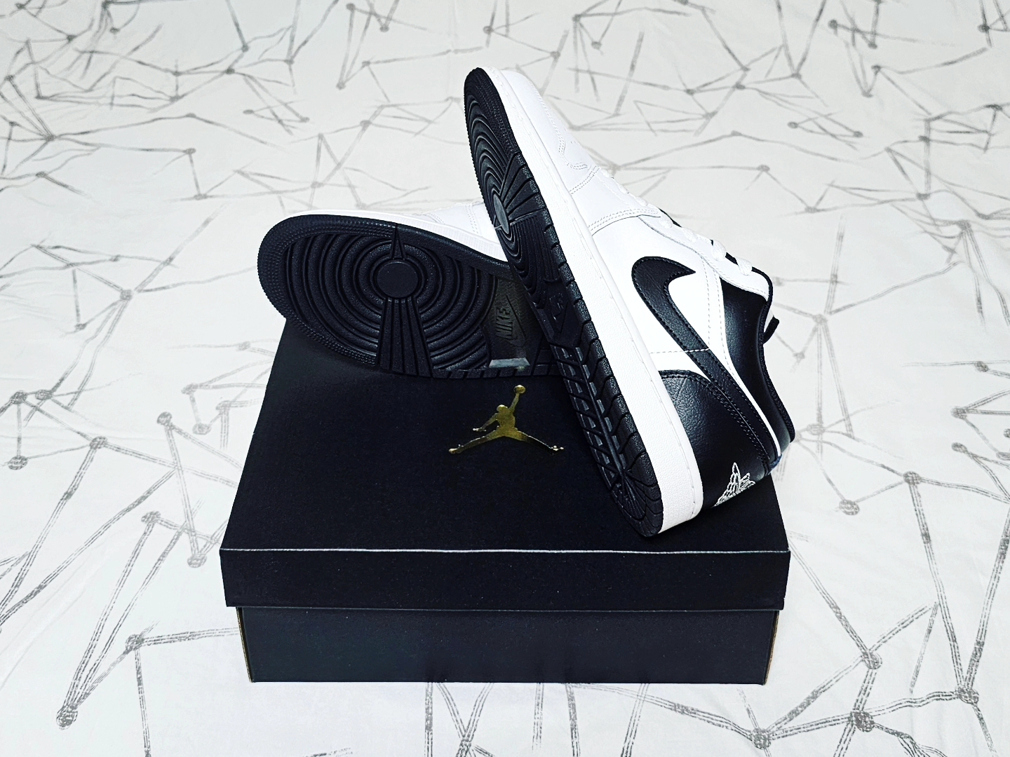 Jordan 1 Low White Black 착용 스타일 - 4