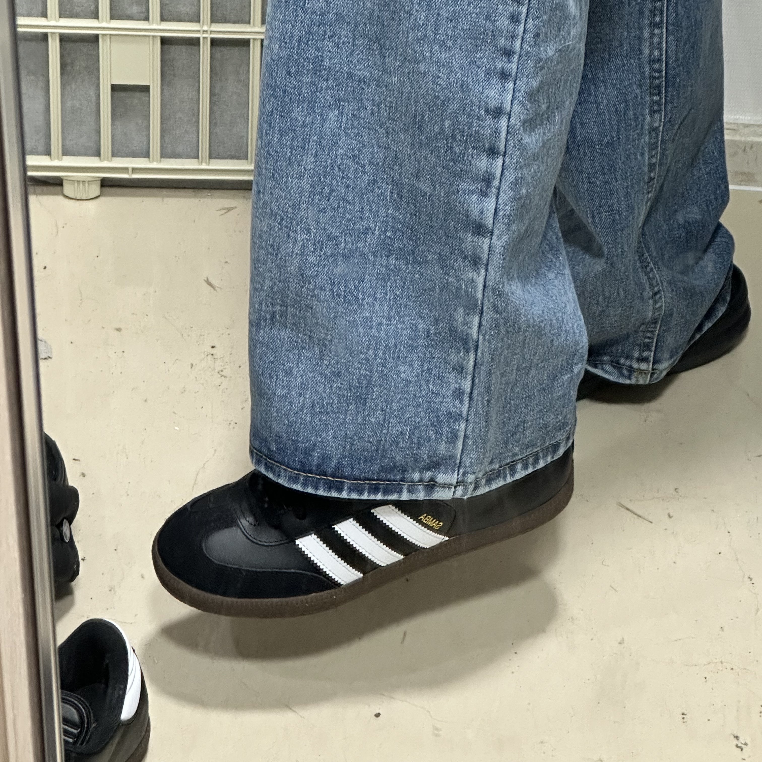 (J) Adidas Samba Classic Core Black 착용 스타일