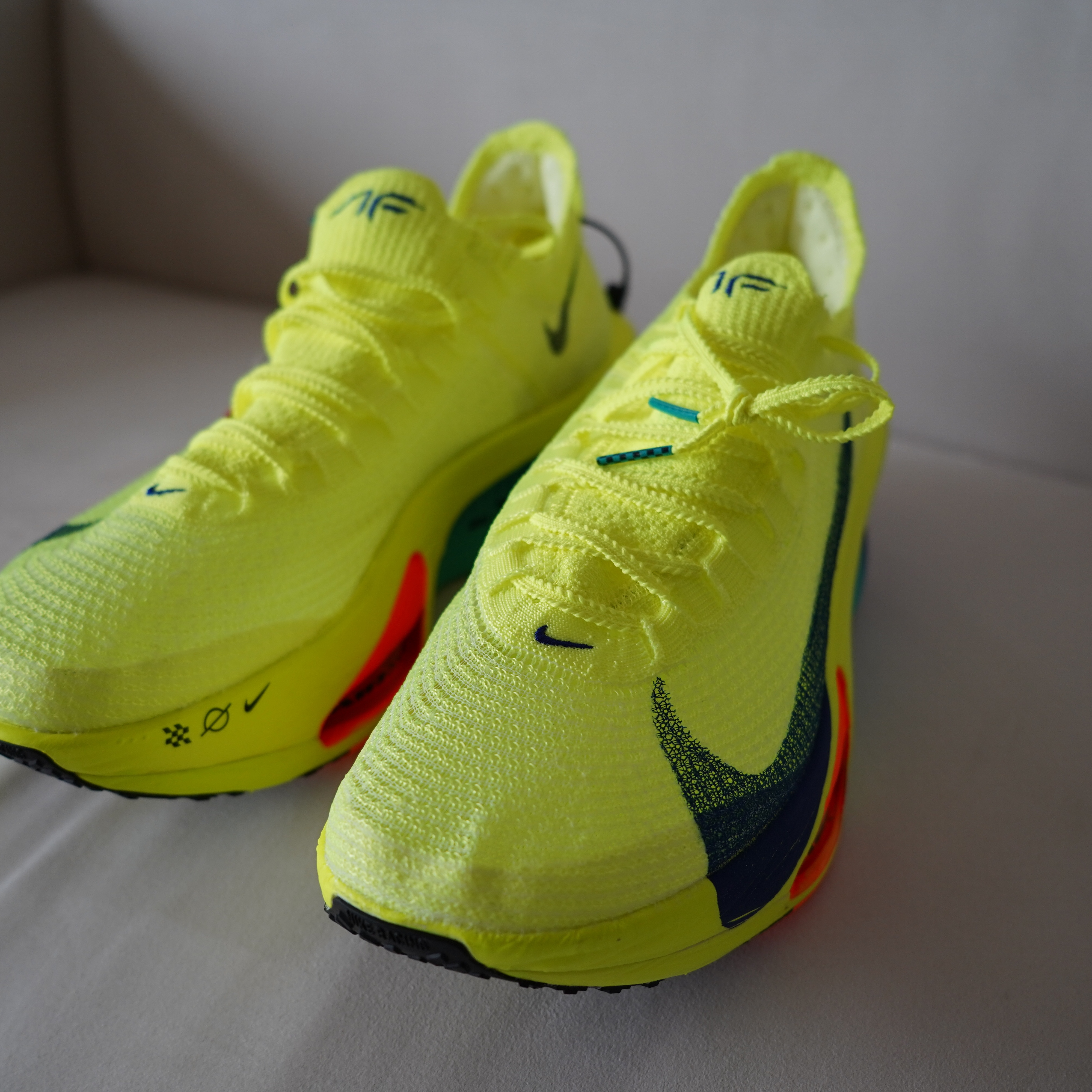 Nike Air Zoom Alphafly Next% 3 Volt 착용 스타일 - 1