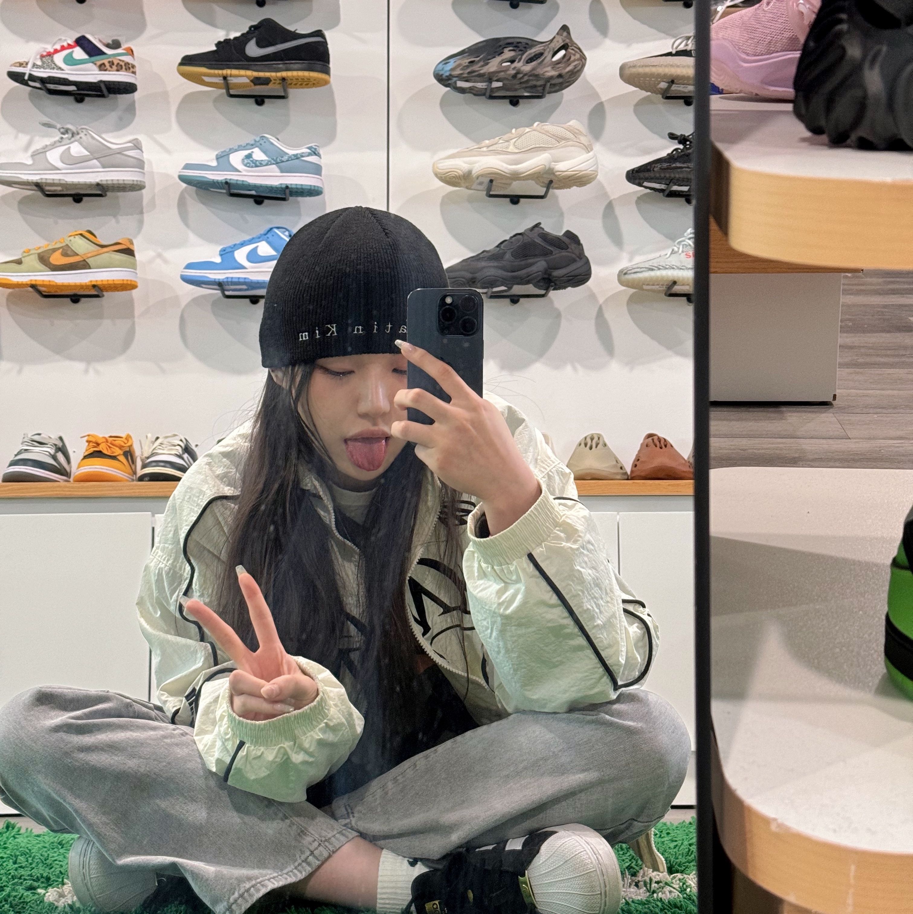 (W) Matin Kim Matin Classic Beanie Black, Adidas Yeezy Boost 350 V2 Onyx 착용 스타일 - 1