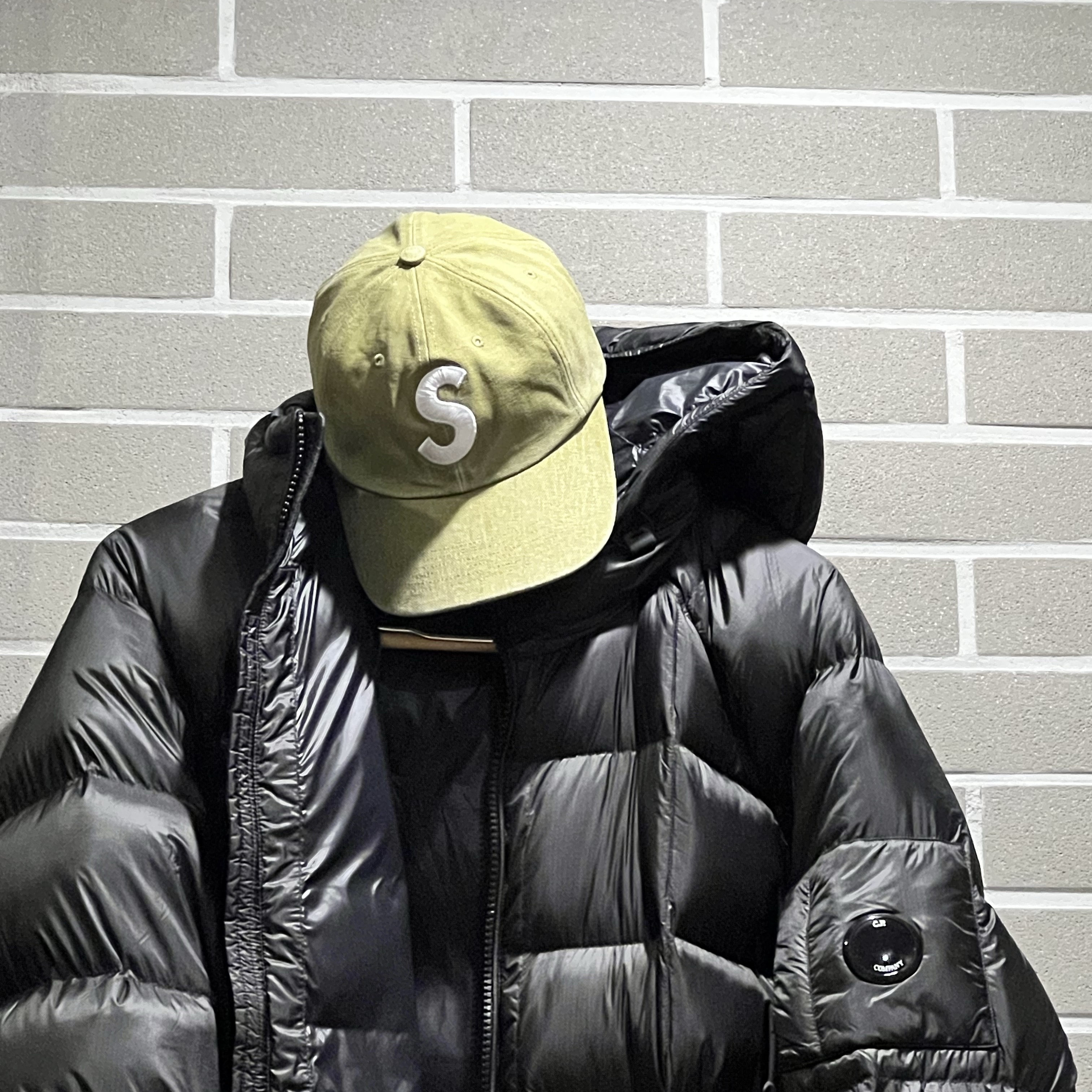 Supreme Pigment Canvas S Logo 6-Panel Olive - 23SS 착용 스타일