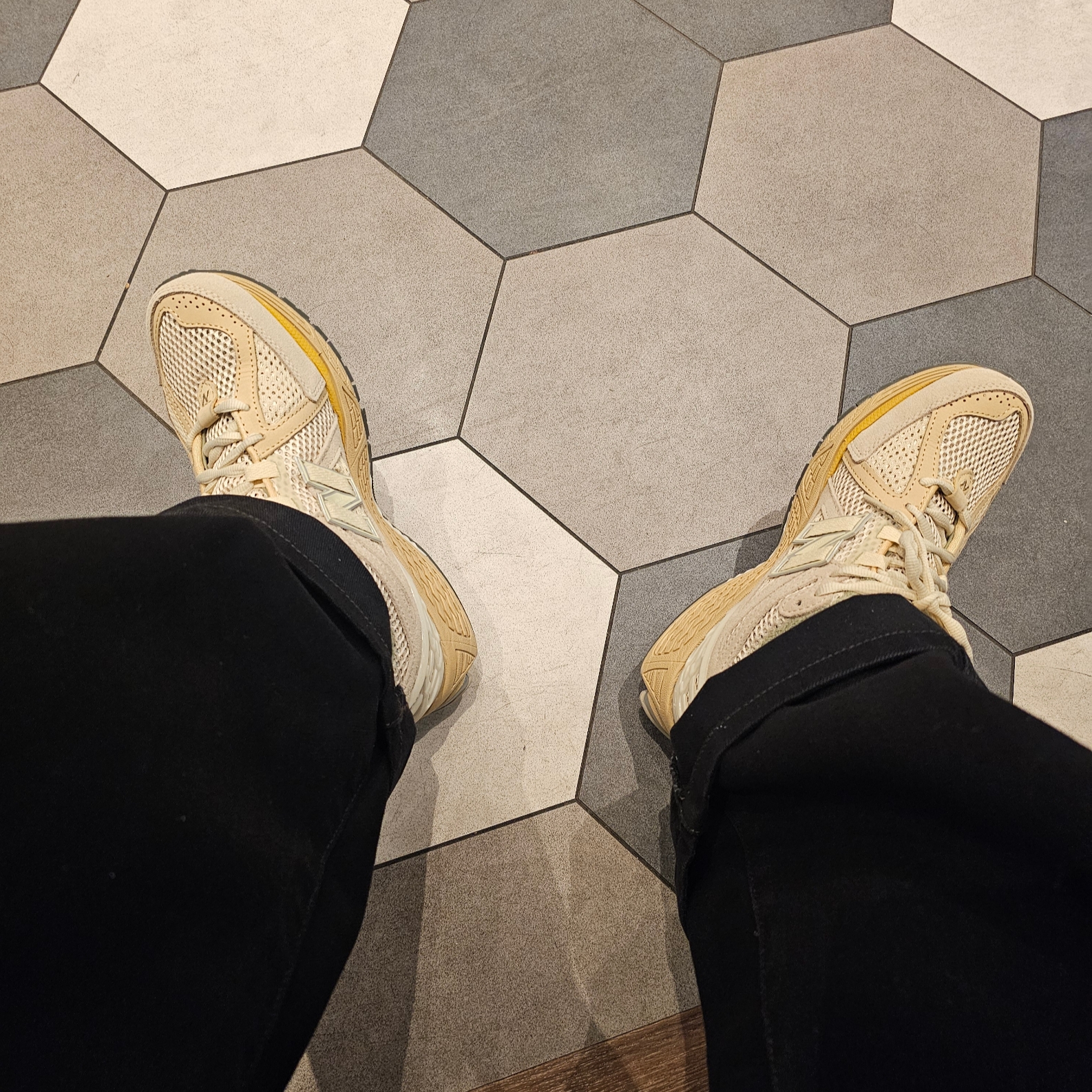 New Balance x Auralee 1906R Bone White 착용 스타일