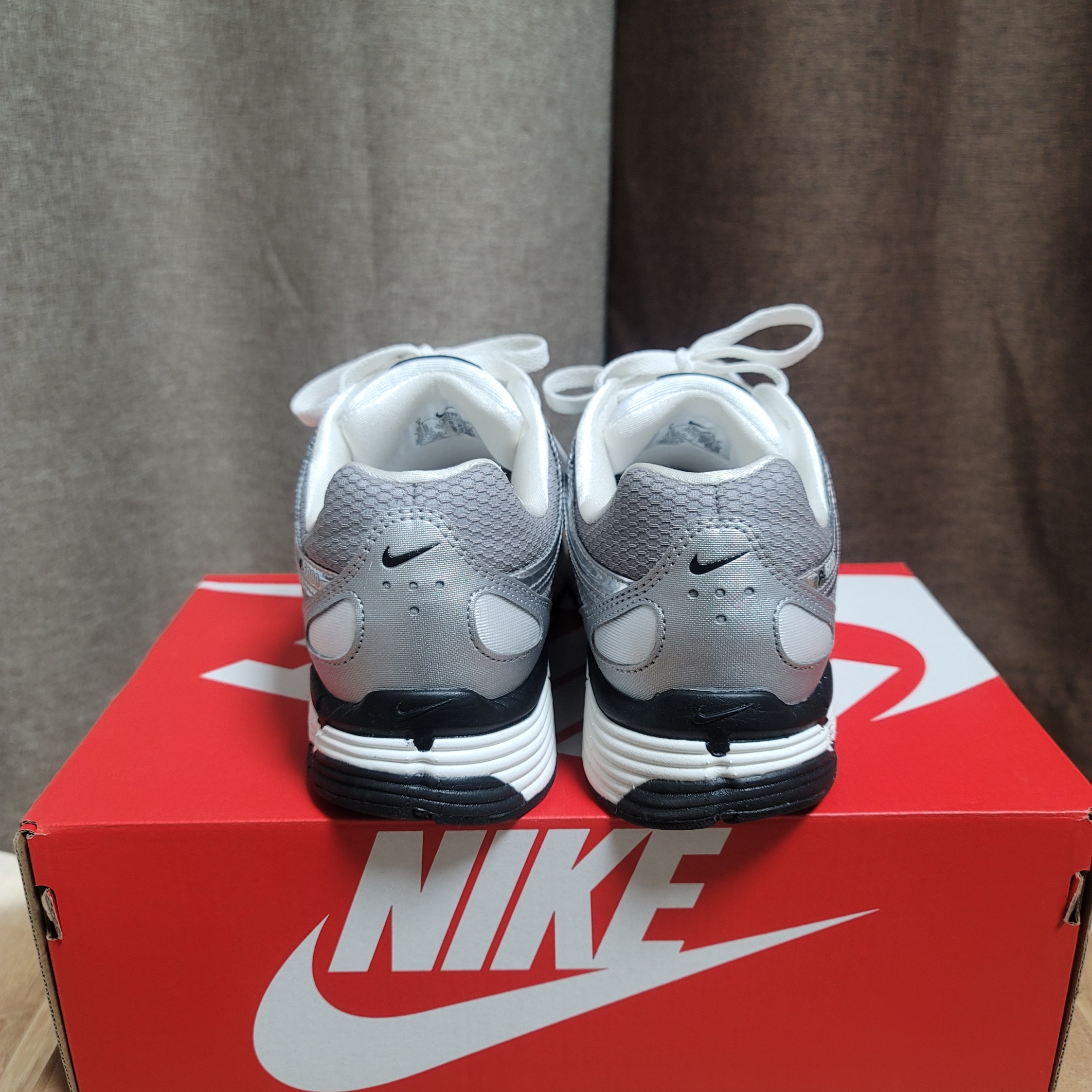 Nike P-6000 Metallic Silver 착용 스타일 - 3