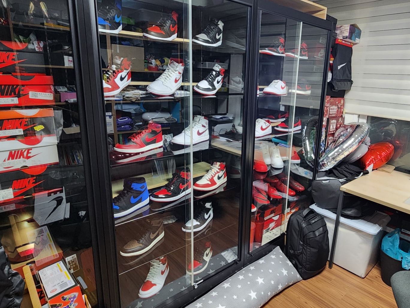 Jordan 1 High 85 Metallic Burgundy 착용 스타일 - 5