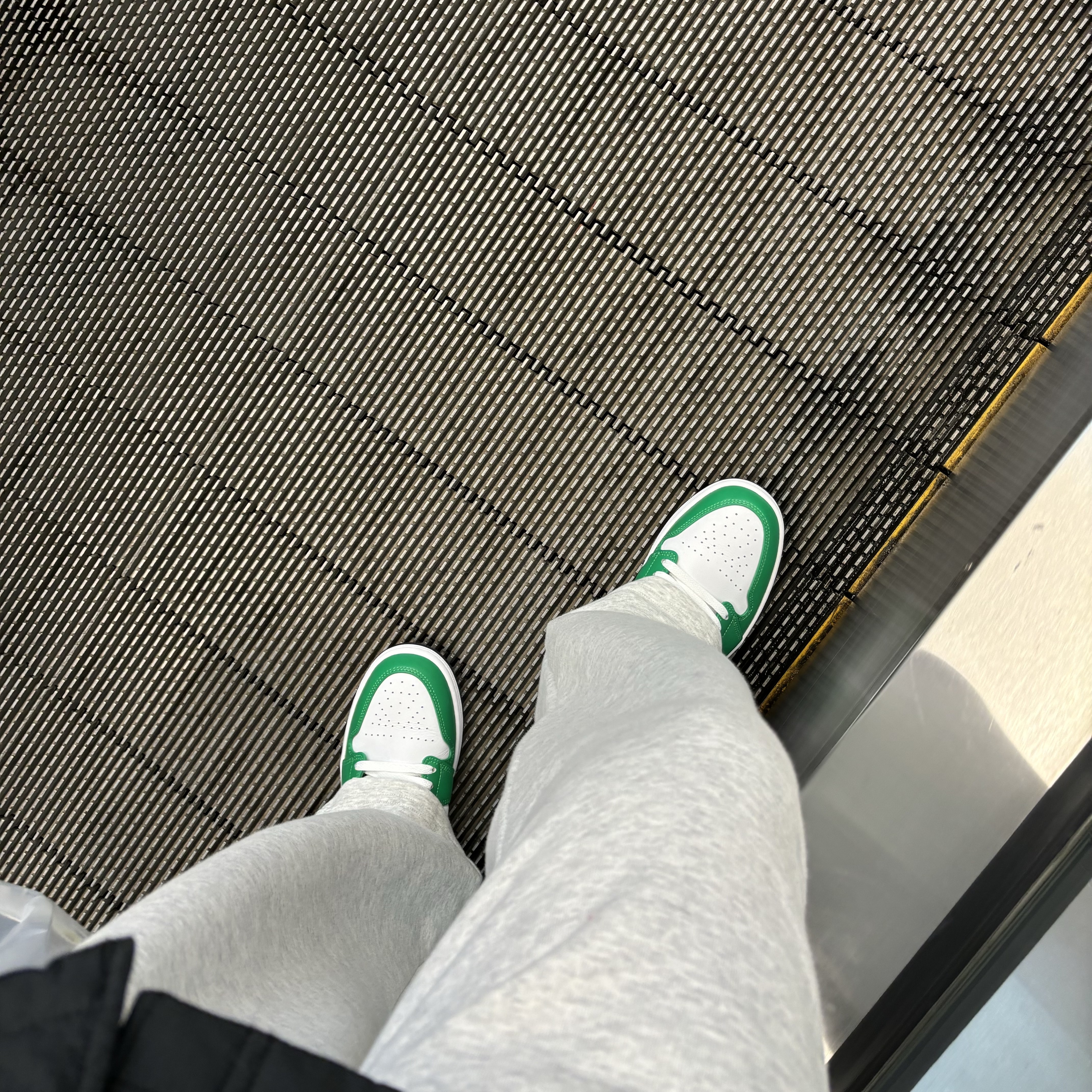 Jordan 1 Mid Lucky Green 착용 스타일