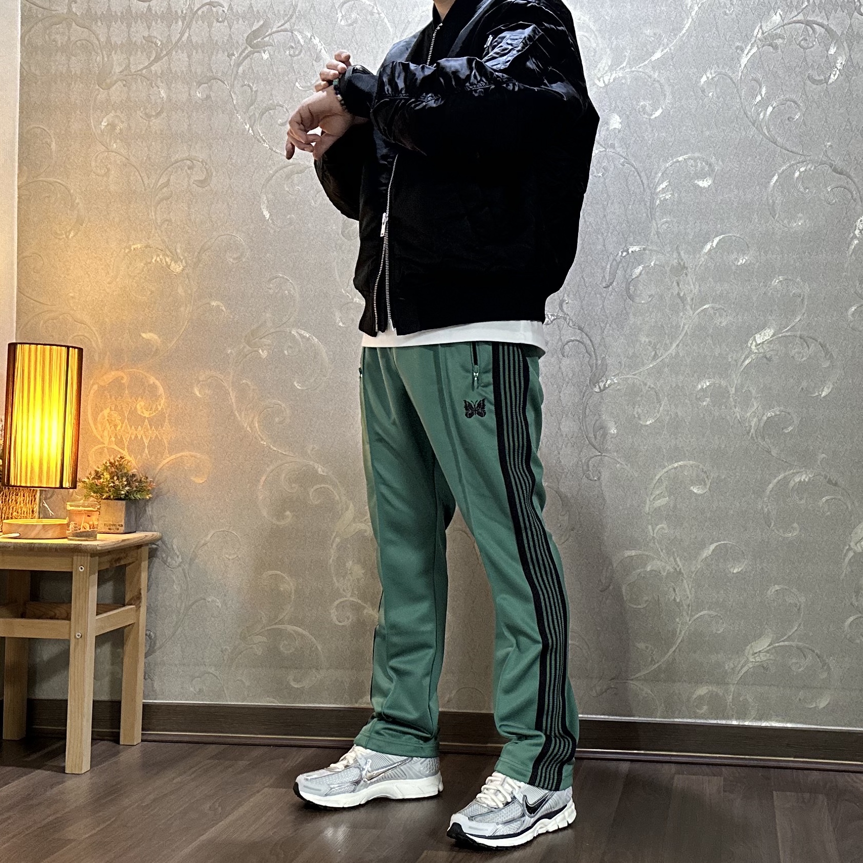 Needles Narrow Track Pants Poly Smooth Emerald, (W) Nike Zoom Vomero 5 Photon Dust and Metallic Silver 착용 스타일 - 6