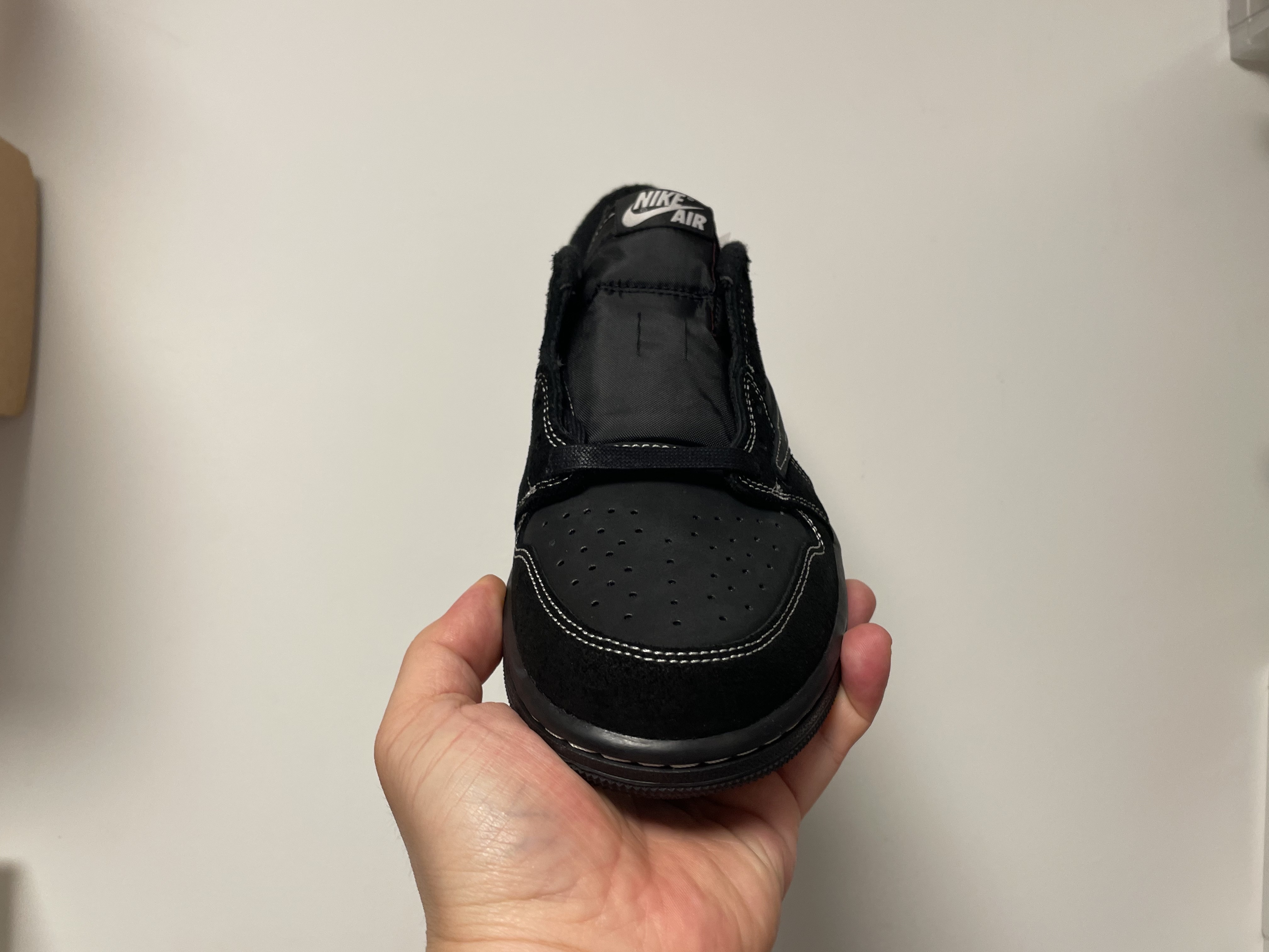 Jordan 1 x Travis Scott Retro Low OG SP Black Phantom 착용 스타일 - 4