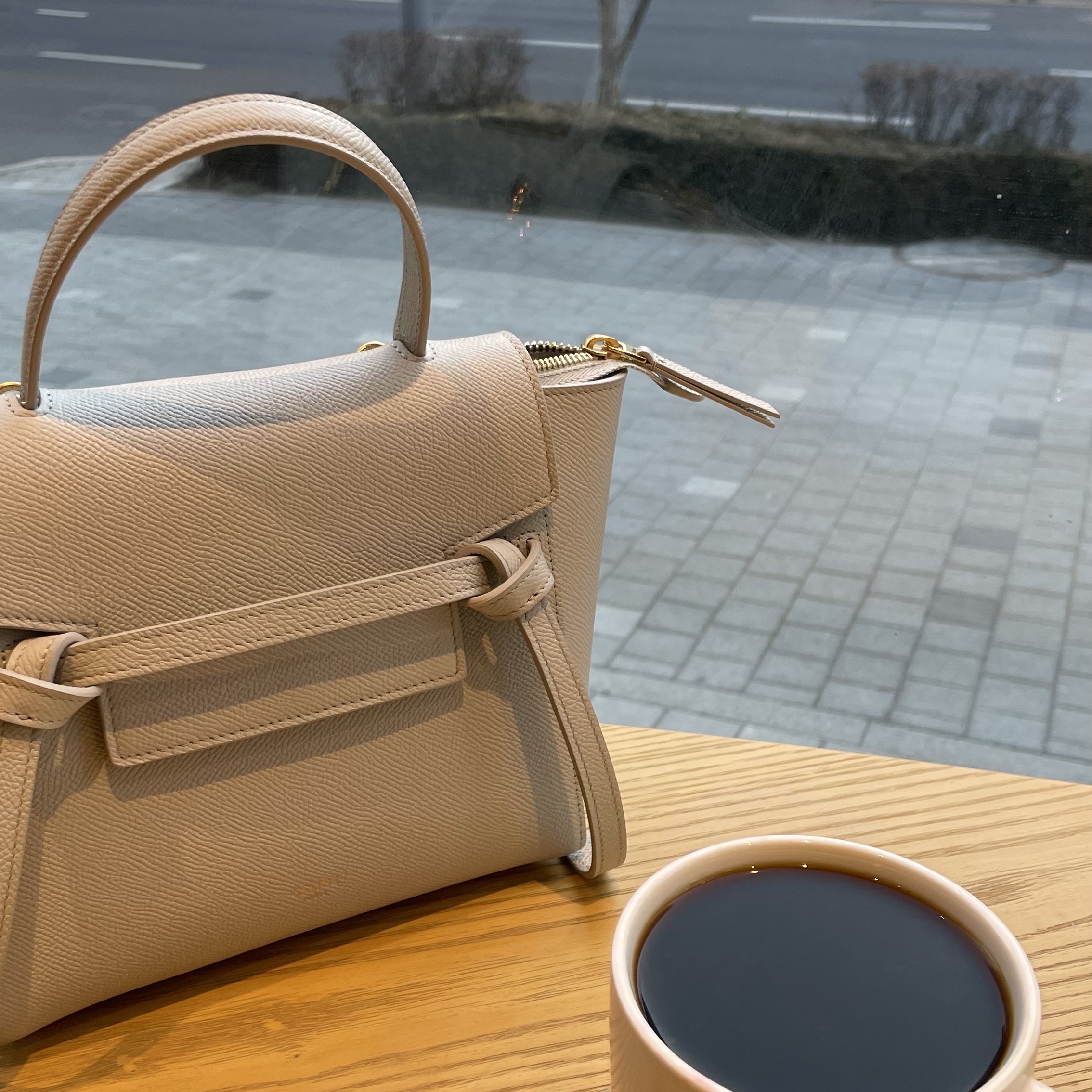 Celine Nano Belt Bag in Grained Calfskin Chalk 착용 스타일 - 2