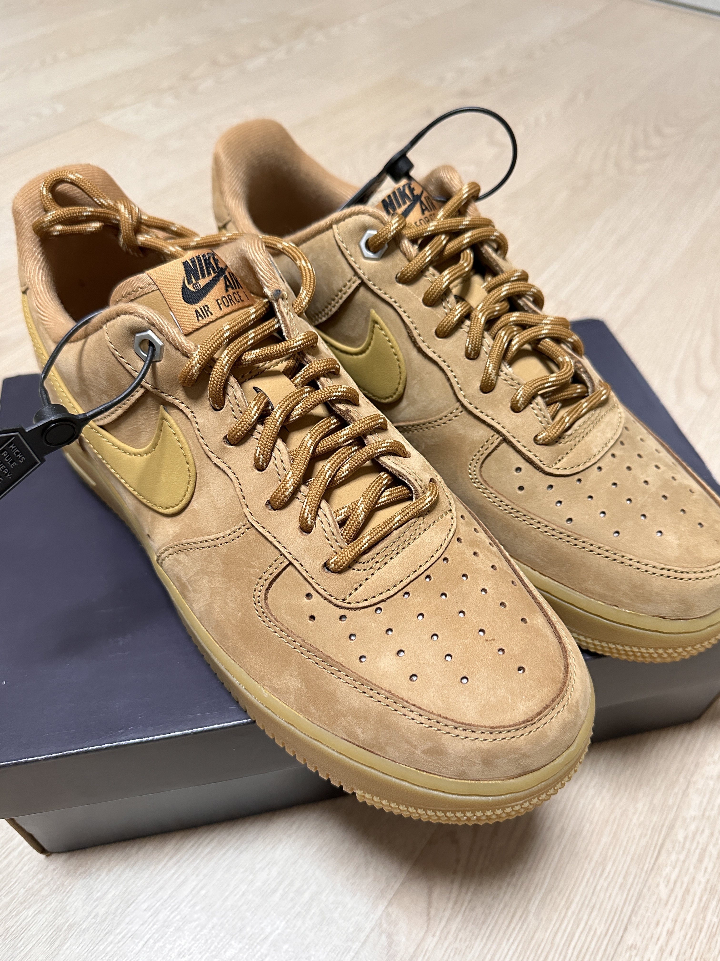 Nike Air Force 1 '07 WB Flax 착용 스타일 - 1