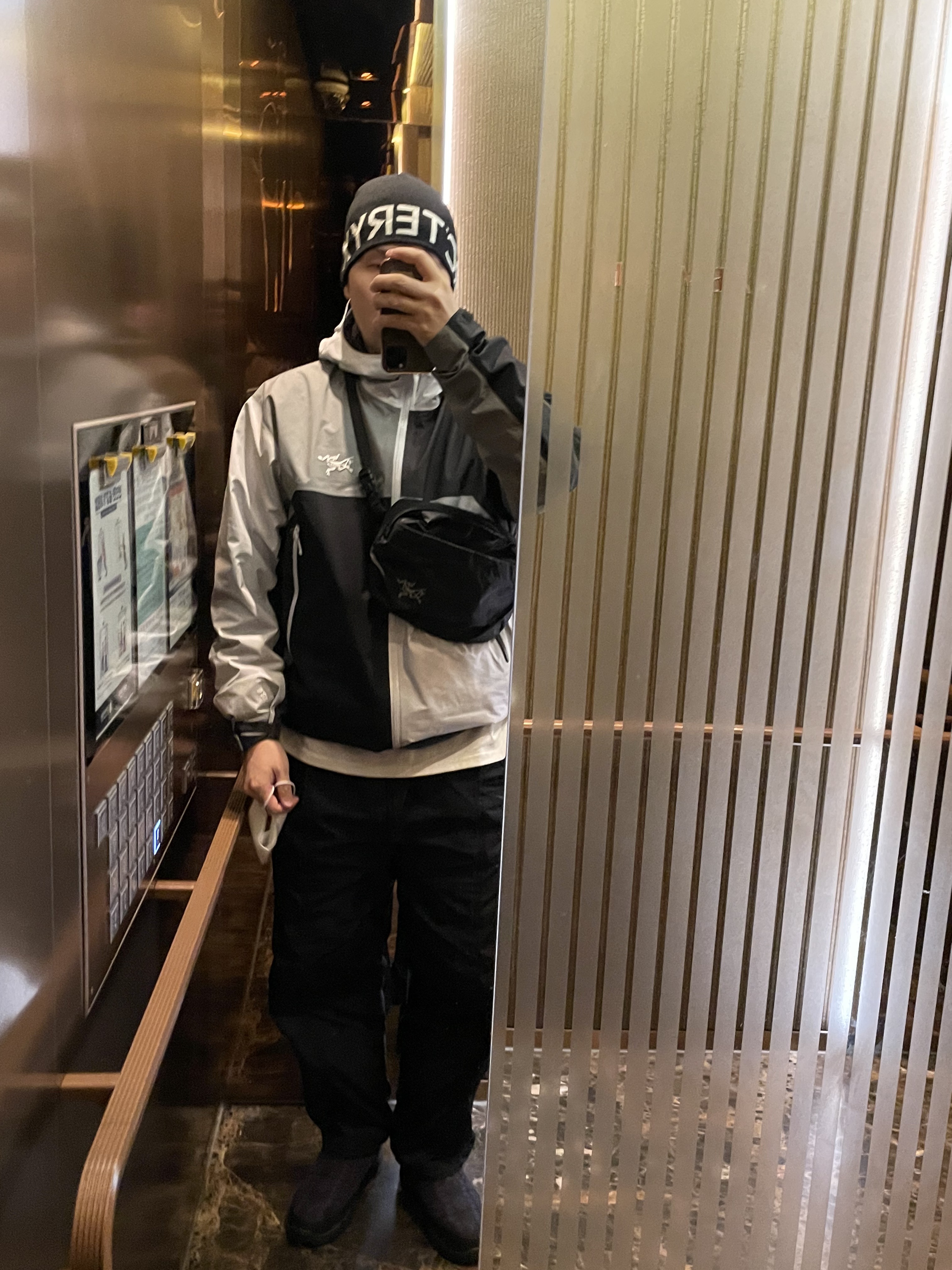 Arc'teryx x Beams Beta Jacket Tranquil, South2 West8 Belted C.S. Pant Cotton Twill Black 착용 스타일