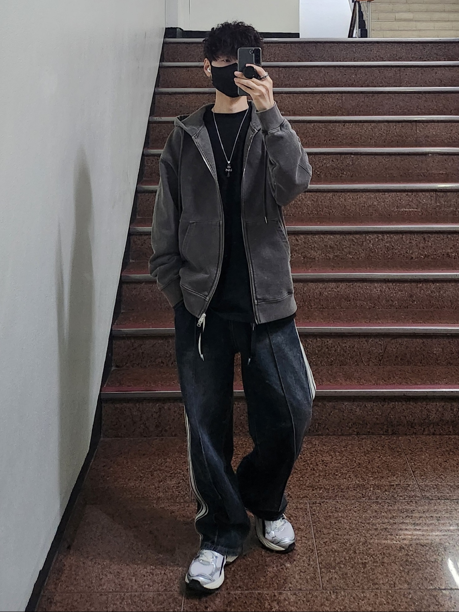 Asics x JJJJound Gel-Kayano 14 Silver Black 착용 스타일 - 1