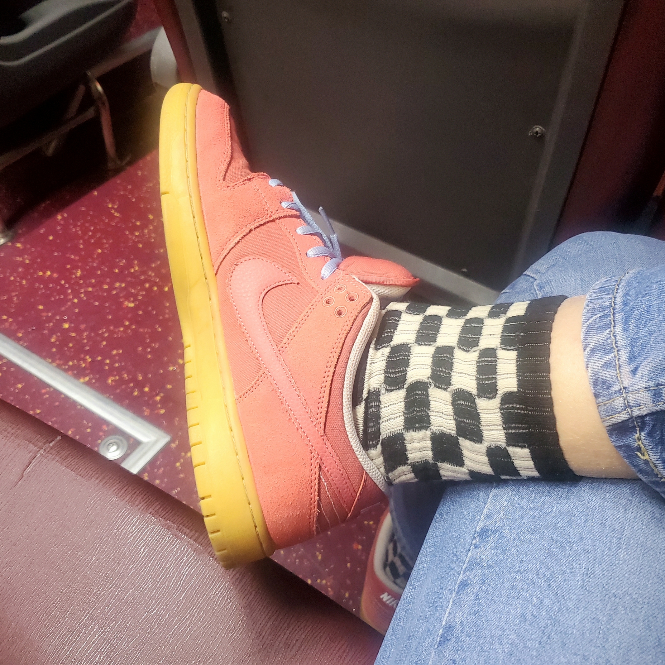 Nike SB Dunk Low Adobe 착용 스타일