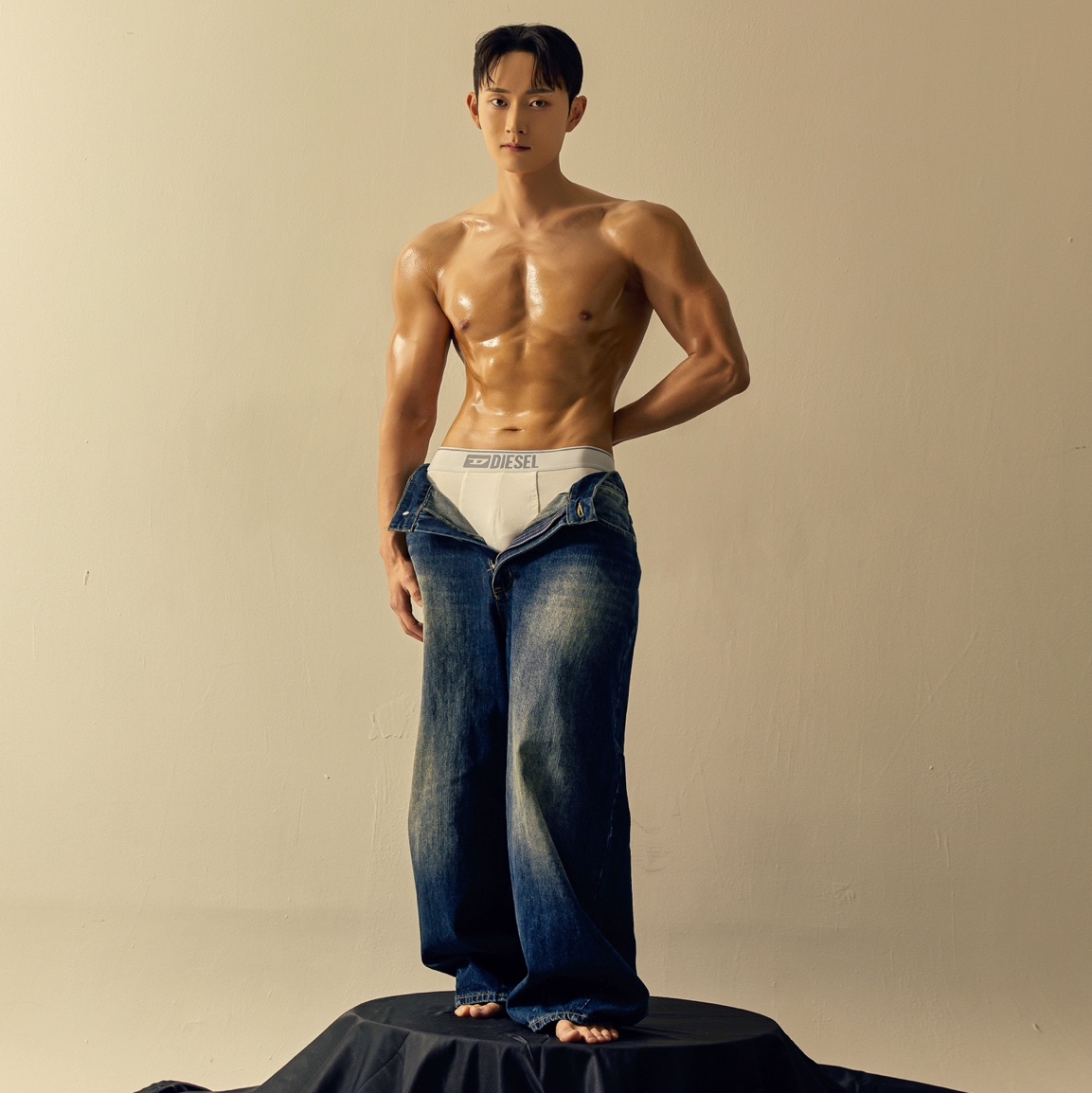 Diesel Umbx Damien Plain Boxer Briefs White Grey Black (3 Pack) 착용 스타일 - 1