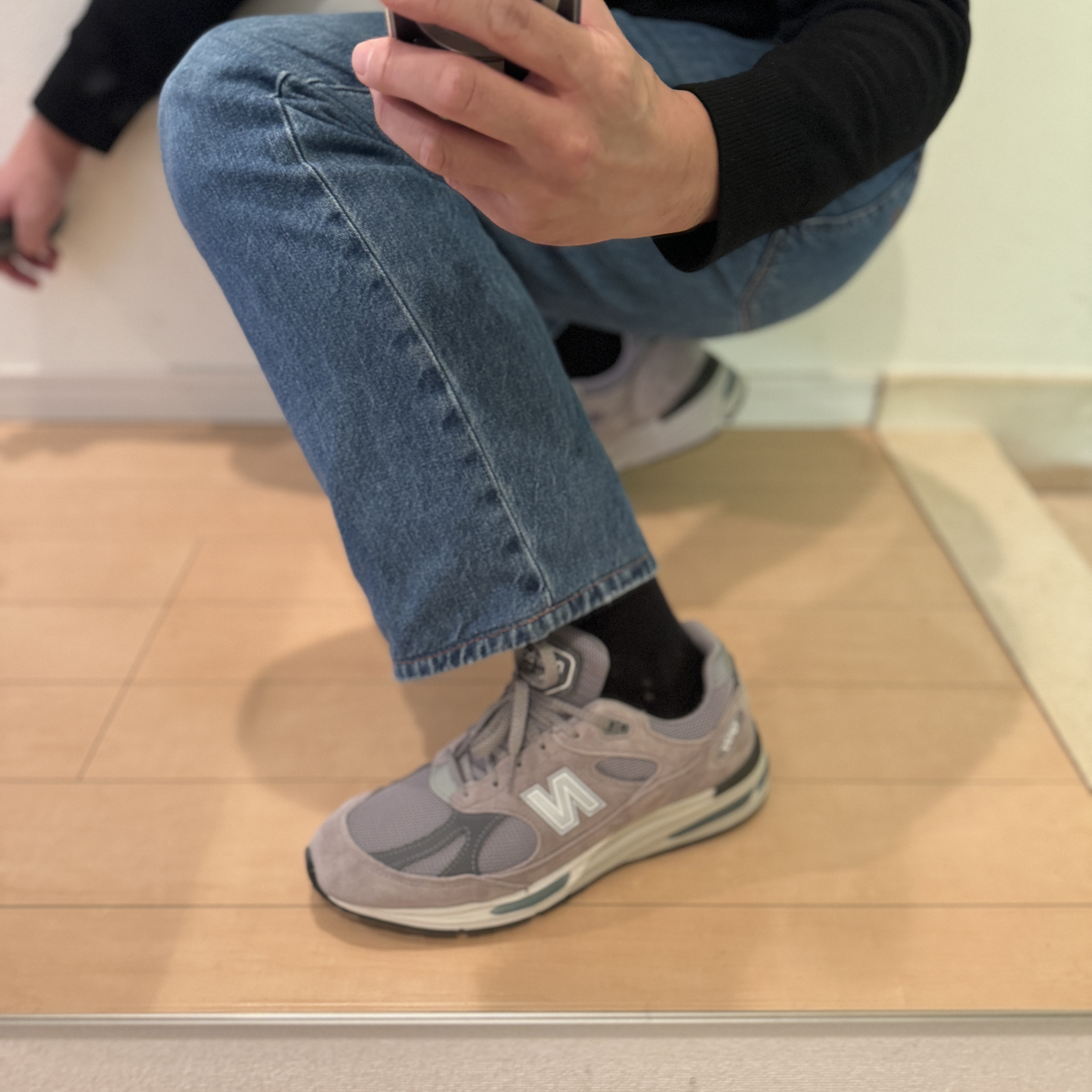 New Balance 991v2 Made in UK Rock Ridge Alloy Silver 착용 스타일
