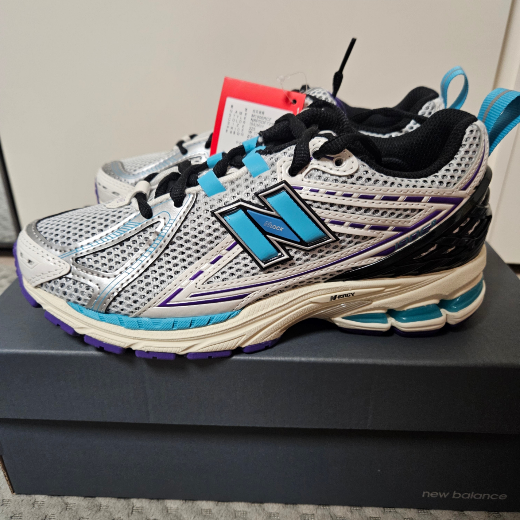 New Balance 1906R White Virtual Blue 착용 스타일 - 2