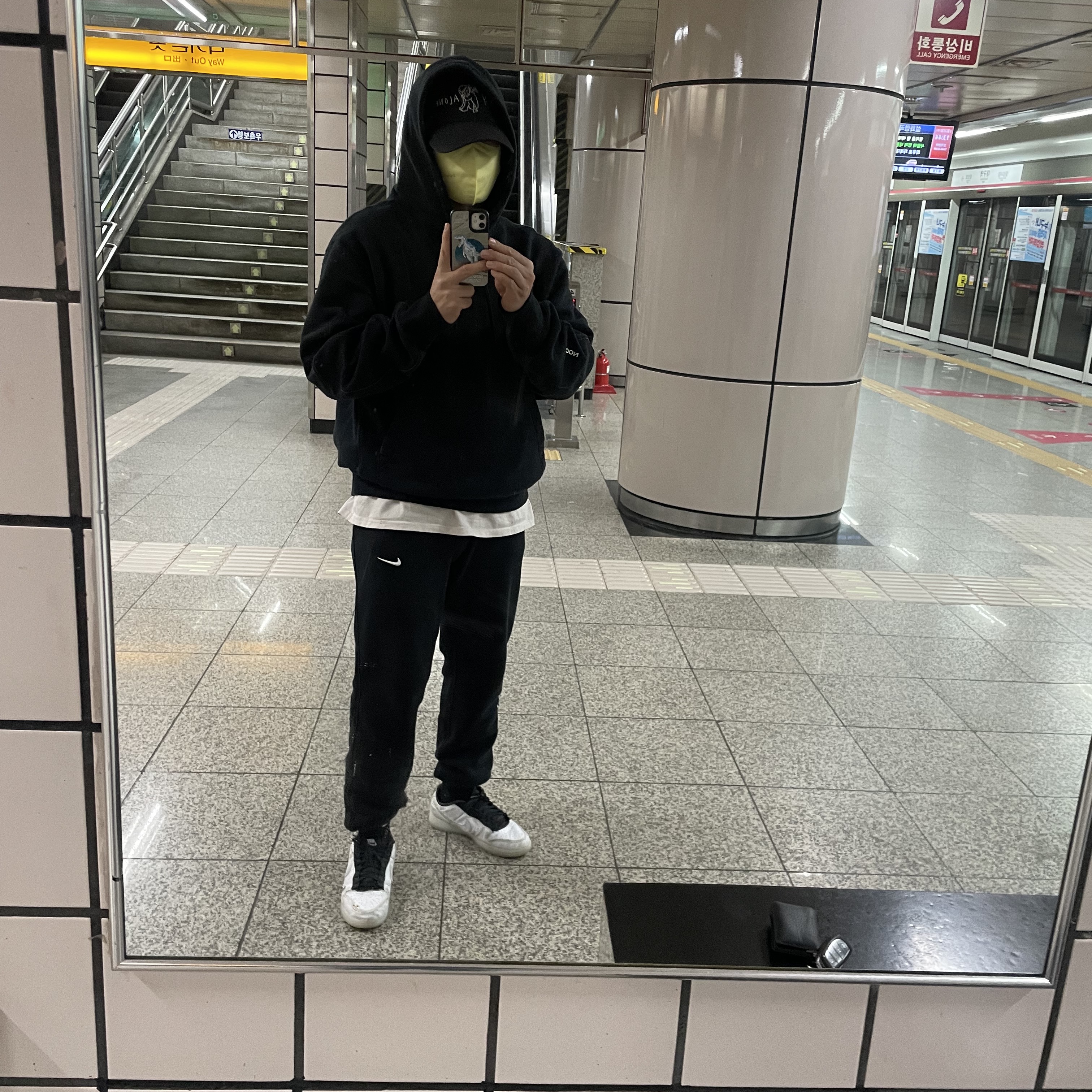 Nike x Drake Nocta Fleece Hoodie Black (FN7659-010) 착용 스타일 - 1