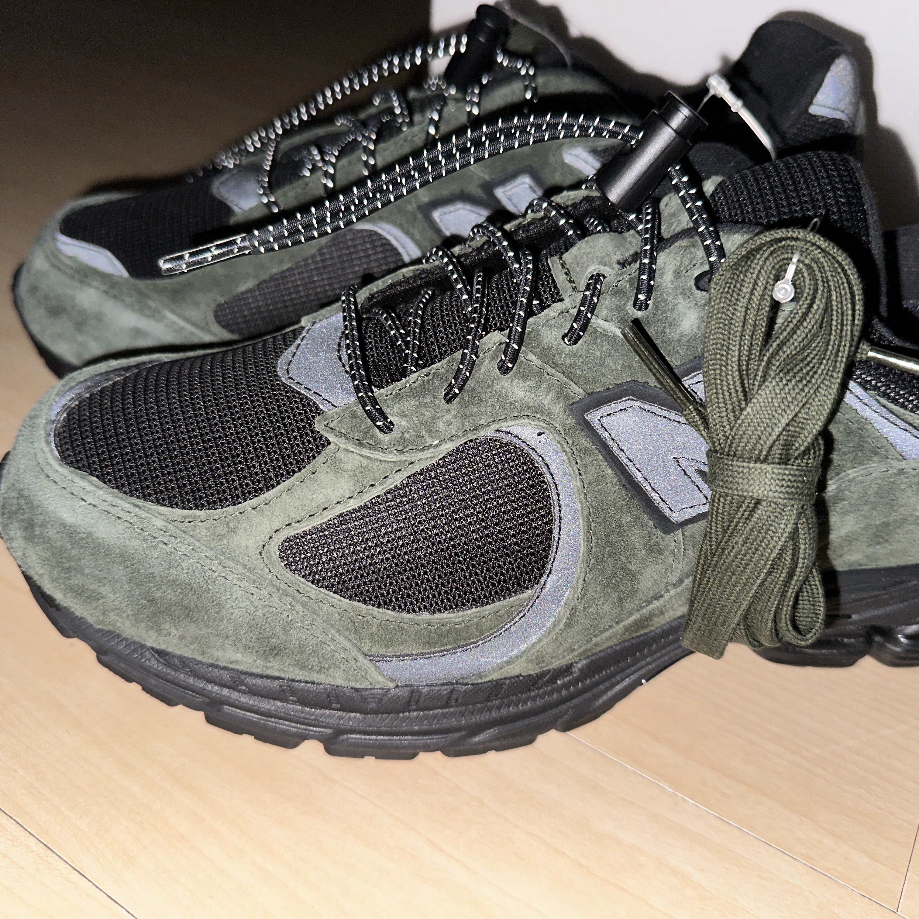 New Balance x JJJJound 2002R Gore-Tex Pine 착용 스타일 - 3