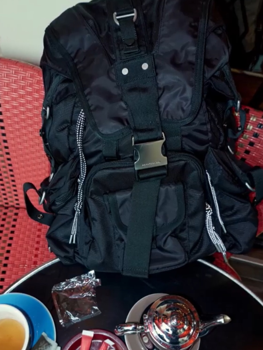 Balenciaga Arena Lambskin Aged Silver Hardware Le Cagole XS Flap Bag Black, Asics Gel-Terrain Vanilla Black 착용 스타일 - 3