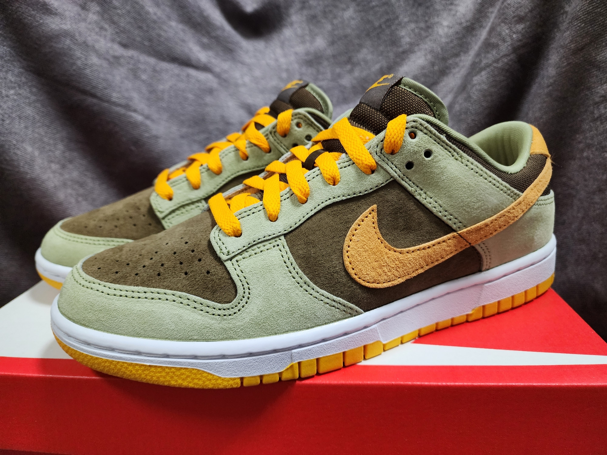 Nike Dunk Low SE Dusty Olive 착용 스타일 - 3