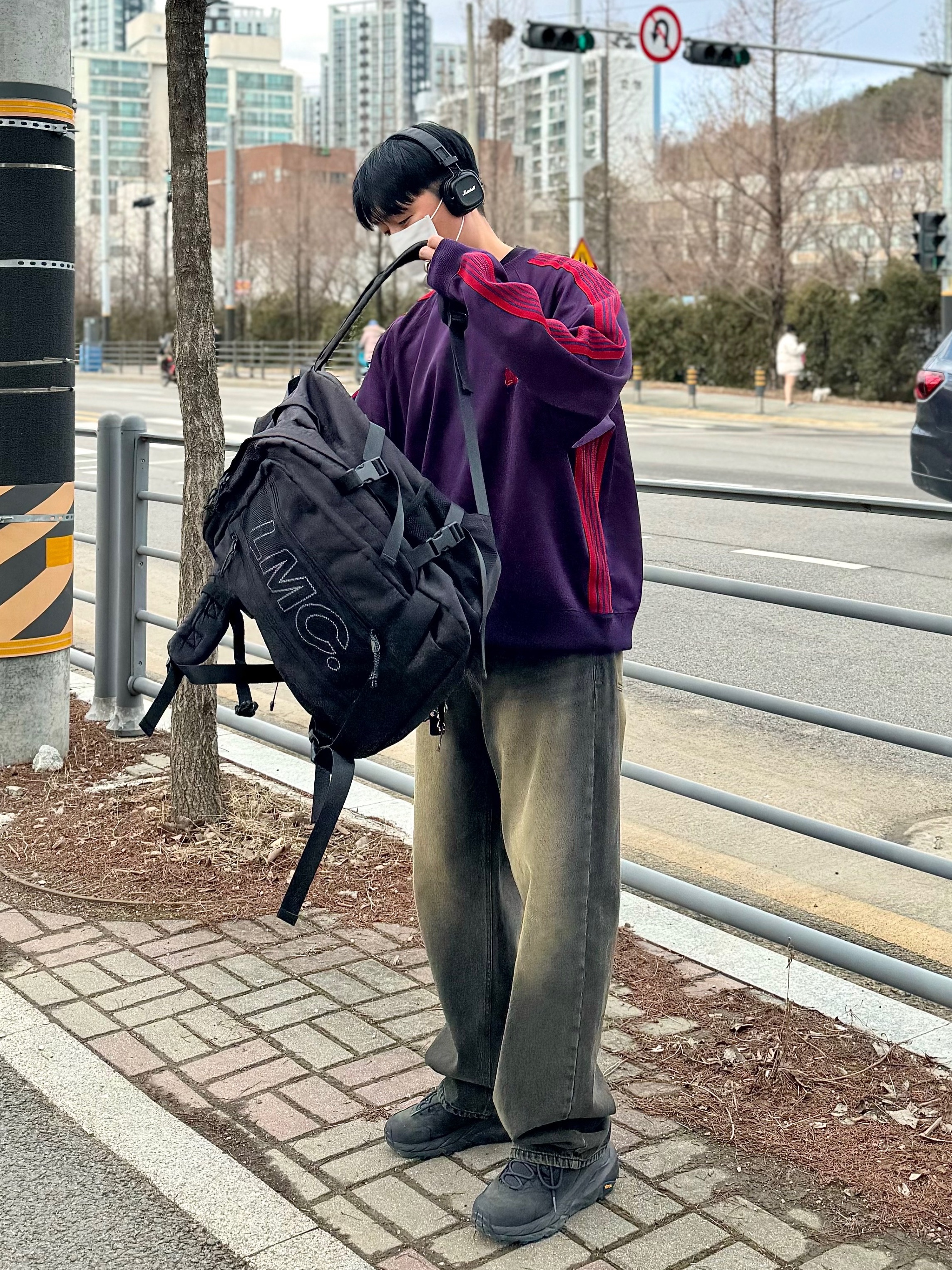 Needles Track Crewneck Poly Smooth Dark Purple, [KREAM 단독] ADSB Andersson Bell Mardro Gradient T-Shirt Charcoal 착용 스타일 - 4