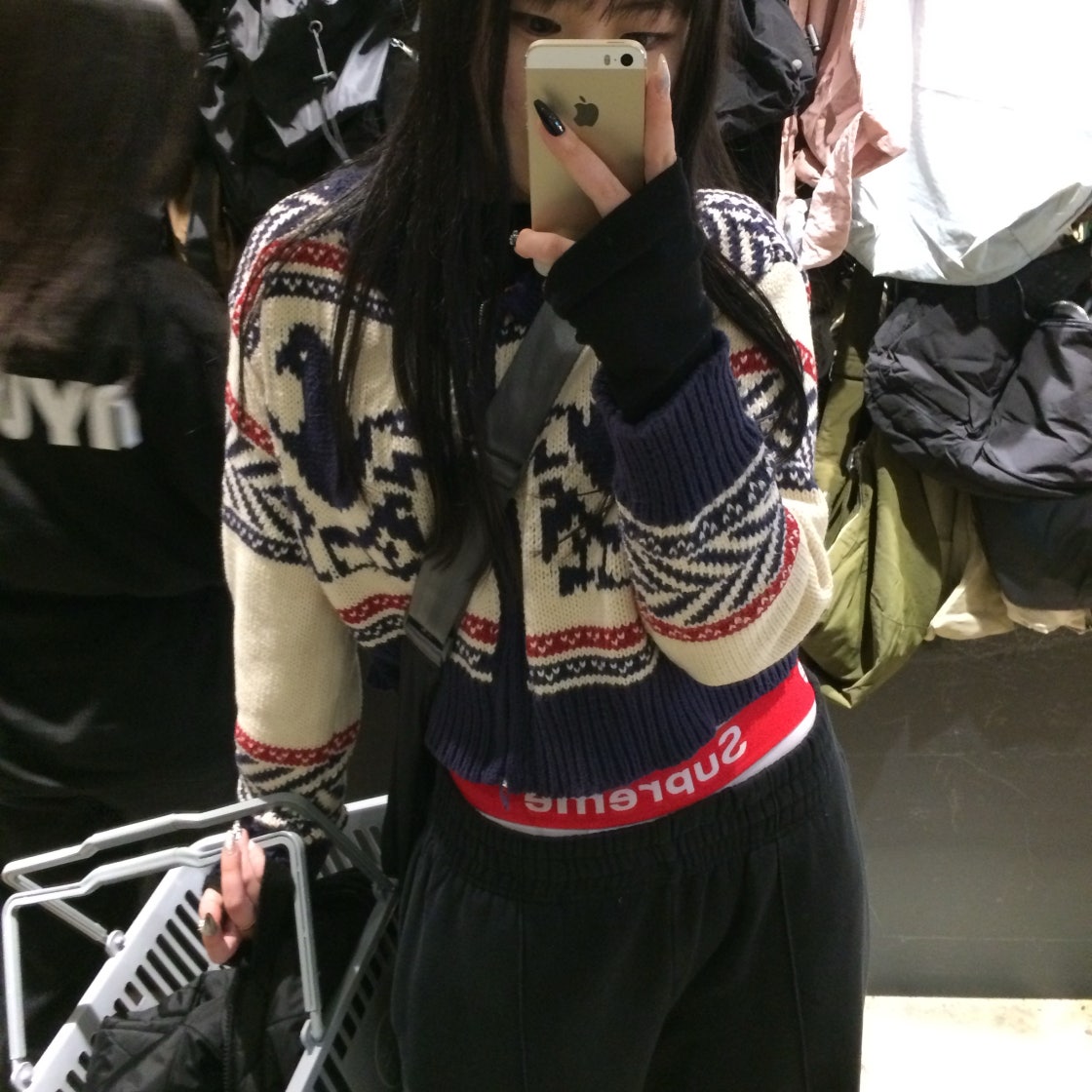 미스치프 롬버스 라이트 웨이트 크로스백 블랙 - 더현대 서울