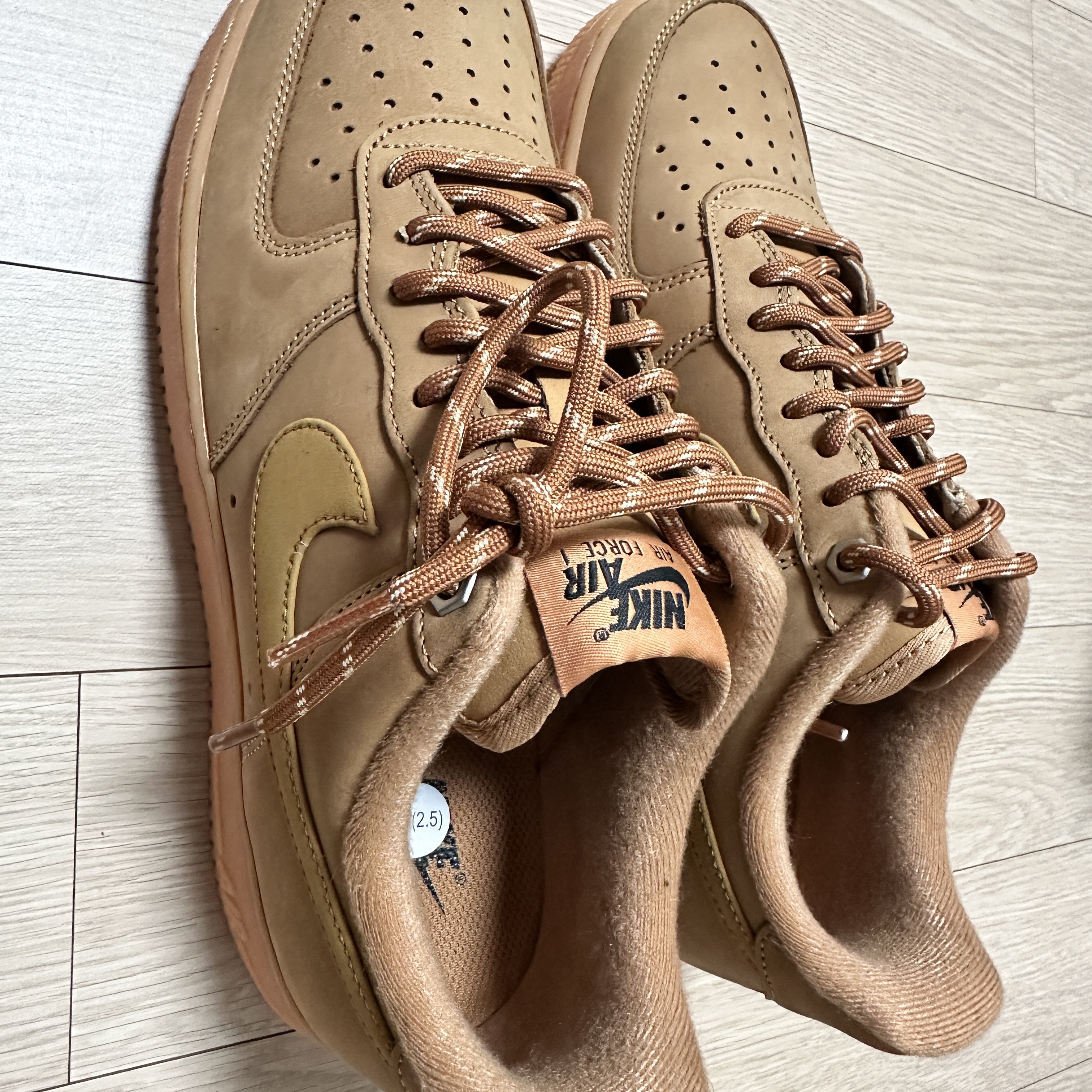 Nike Air Force 1 '07 WB Flax 착용 스타일 - 2