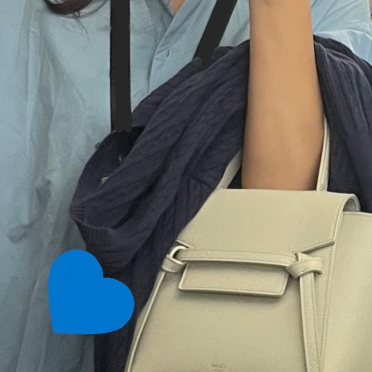Celine Nano Belt Bag in Grained Calfskin Chalk 착용 스타일 - 1