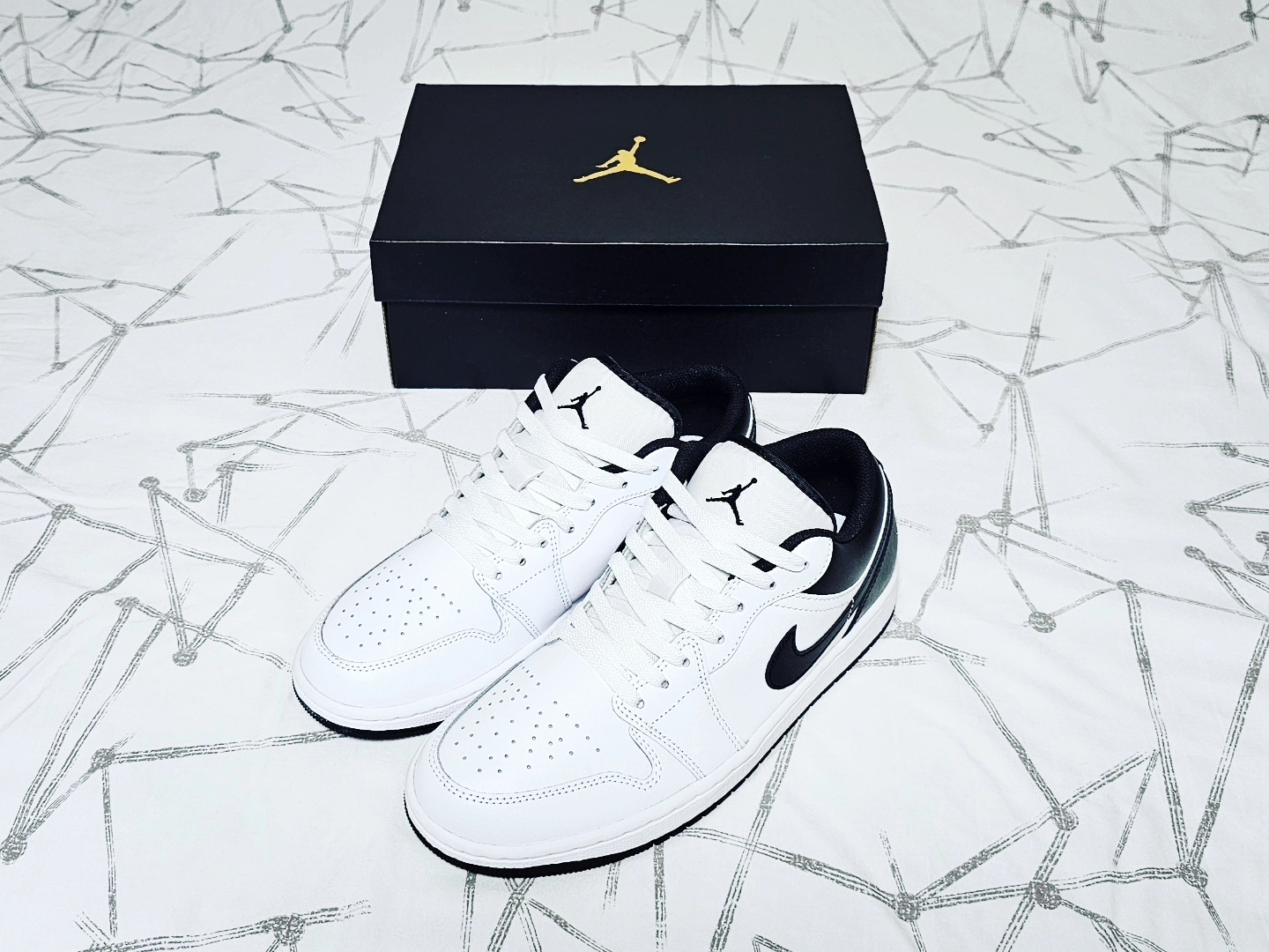 Jordan 1 Low White Black 착용 스타일 - 1
