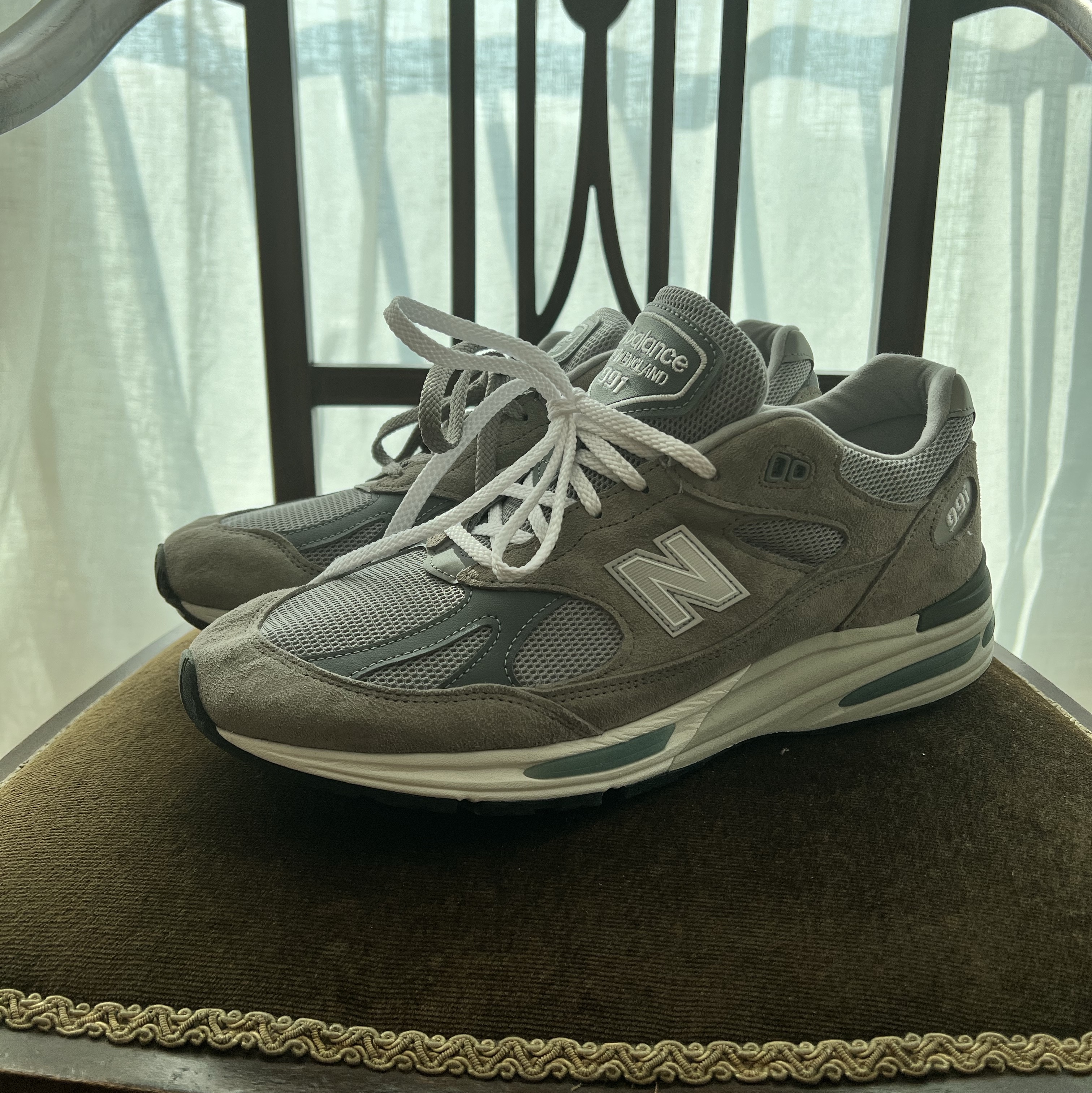 New Balance 991v2 Made in UK Rock Ridge Alloy Silver 착용 스타일