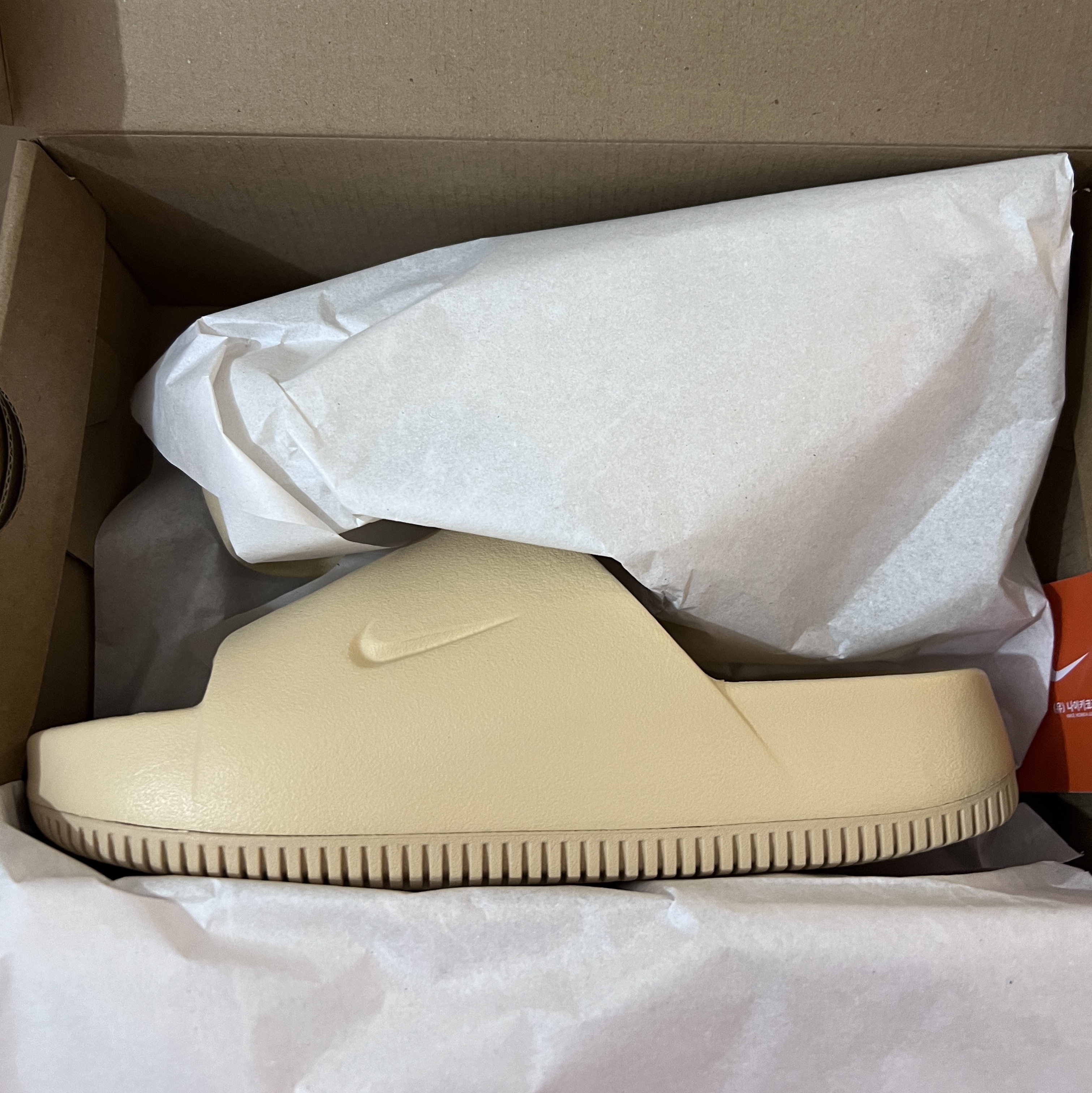 (W) Nike Calm Slide Sesame 착용 스타일