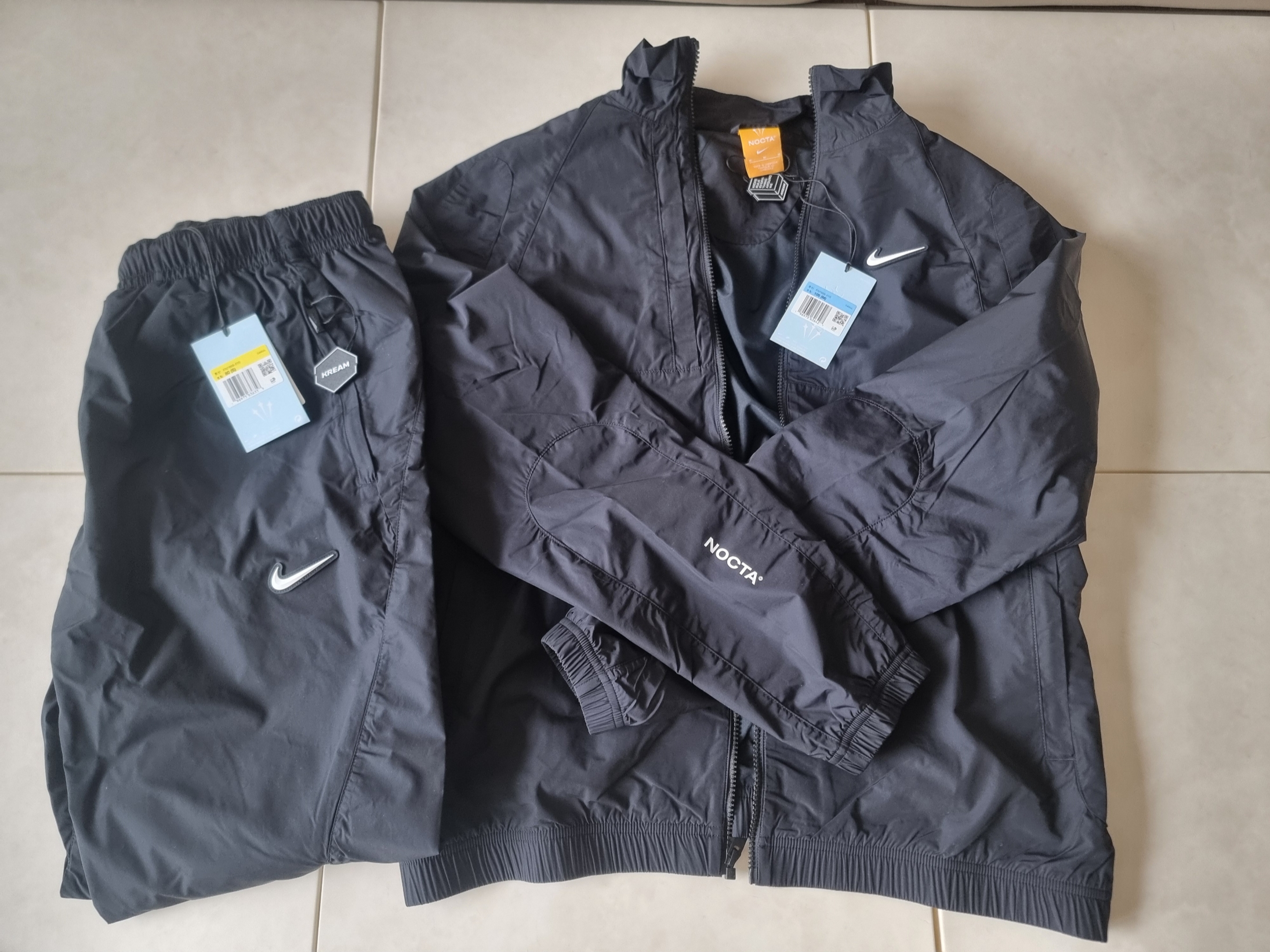 Nike x Drake Nocta Woven Track Pants Black (FN7668-010), Nike x Drake Nocta Nylon Track Jacket Black (FN7666-010) 착용 스타일