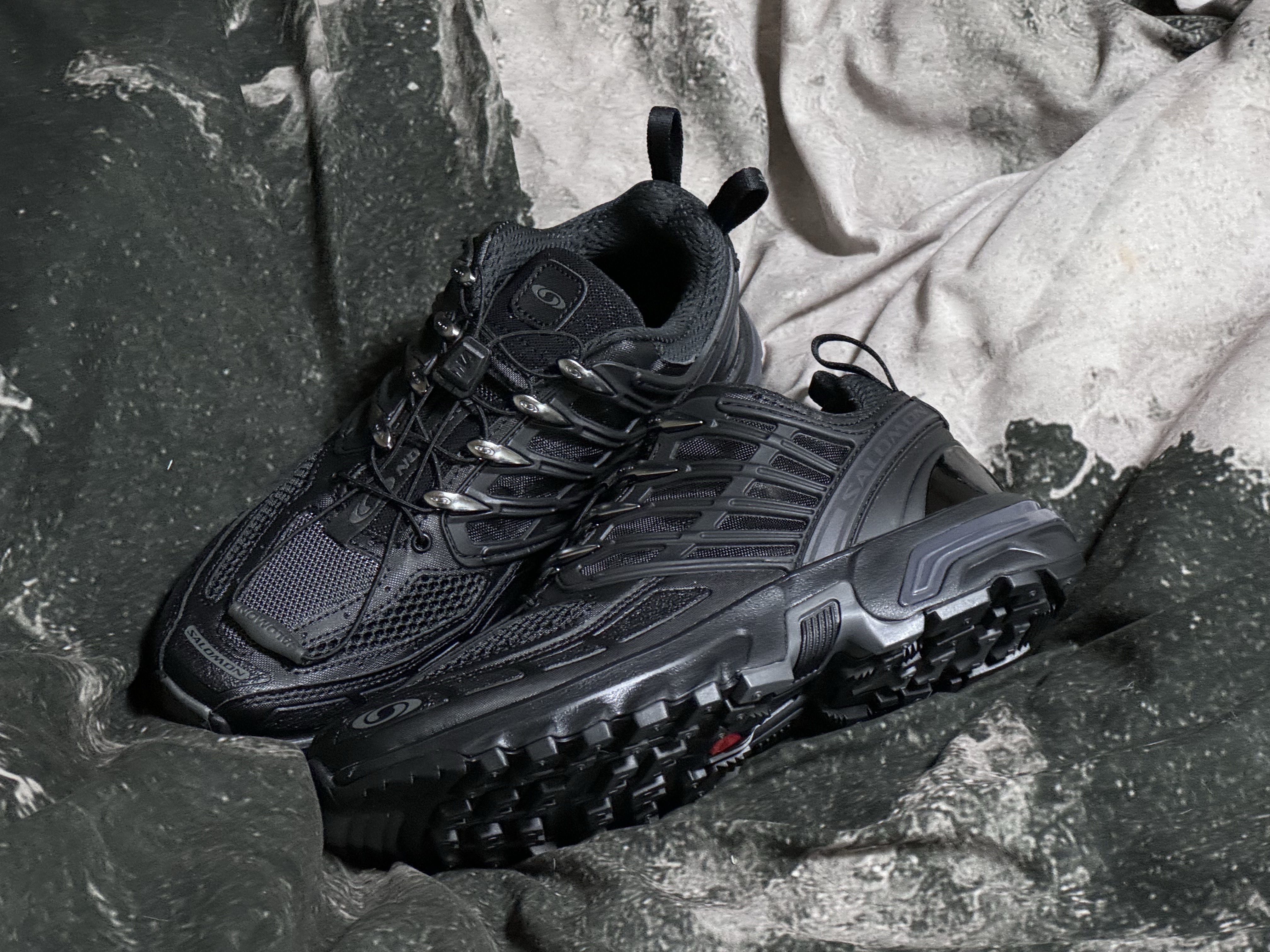Salomon ACS Pro Black 착용 스타일 - 1