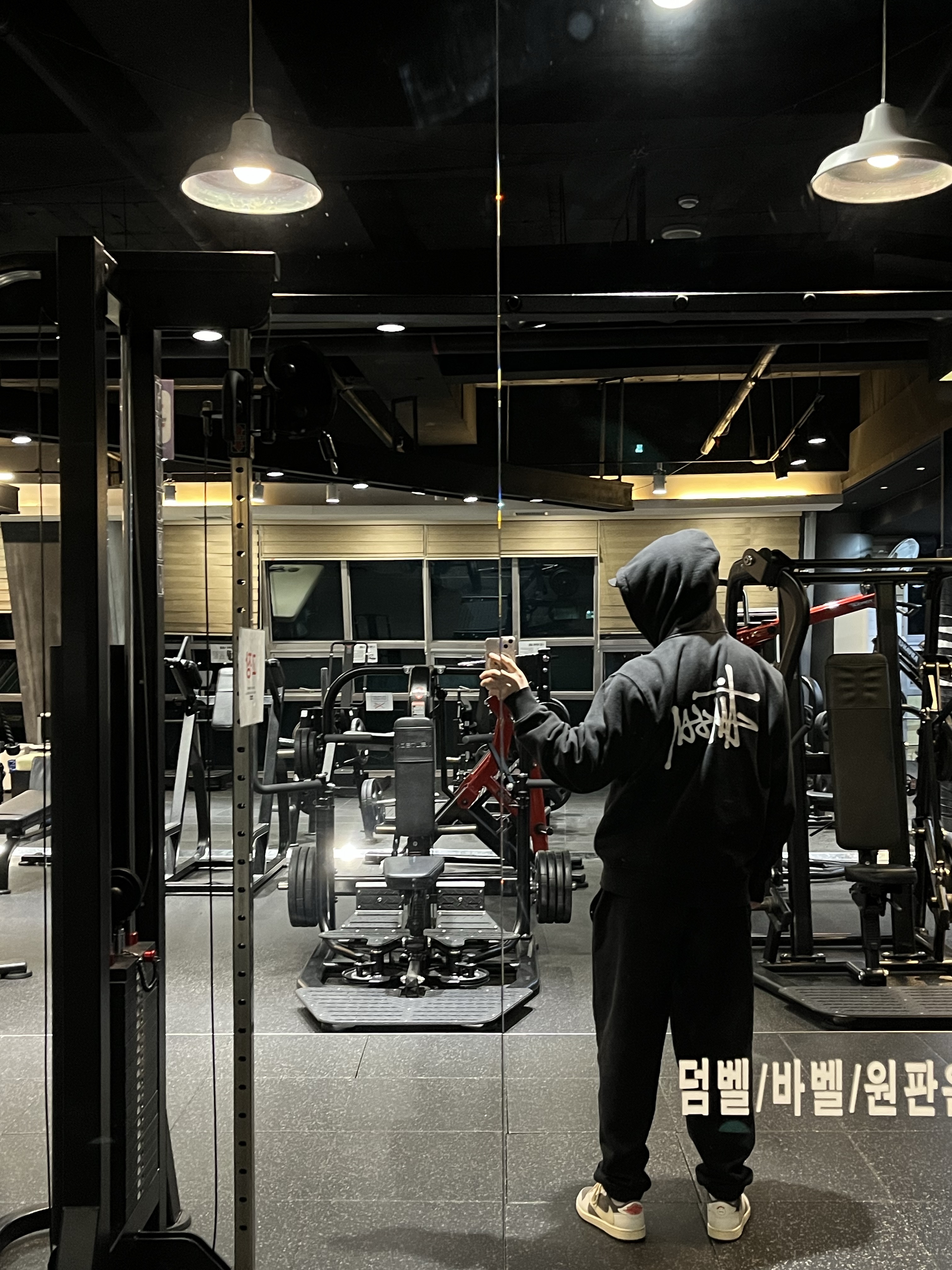 Stussy Basic Stussy Zip Hoodie Black 2021, Jordan 1 x Travis Scott Retro Low OG SP Sail and Ridgerock 착용 스타일 - 1