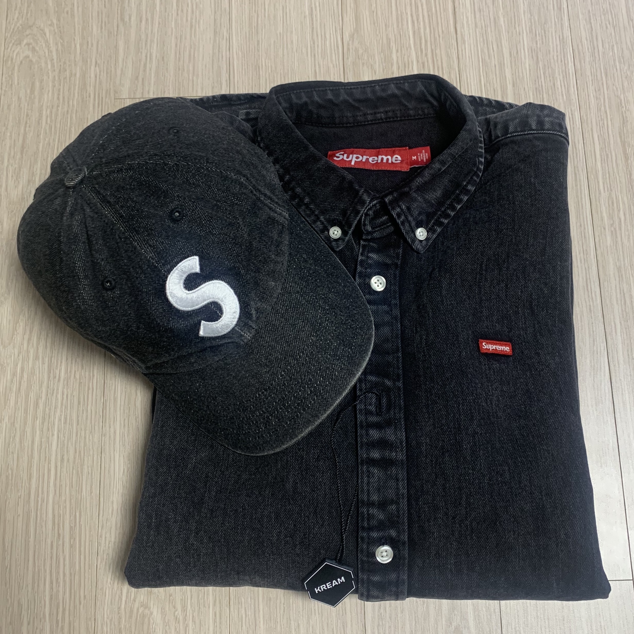 Supreme Small Box Shirt Washed Black - 24SS, Supreme Kevlar Denim S Logo 6-Panel Black - 22SS 착용 스타일 - 2