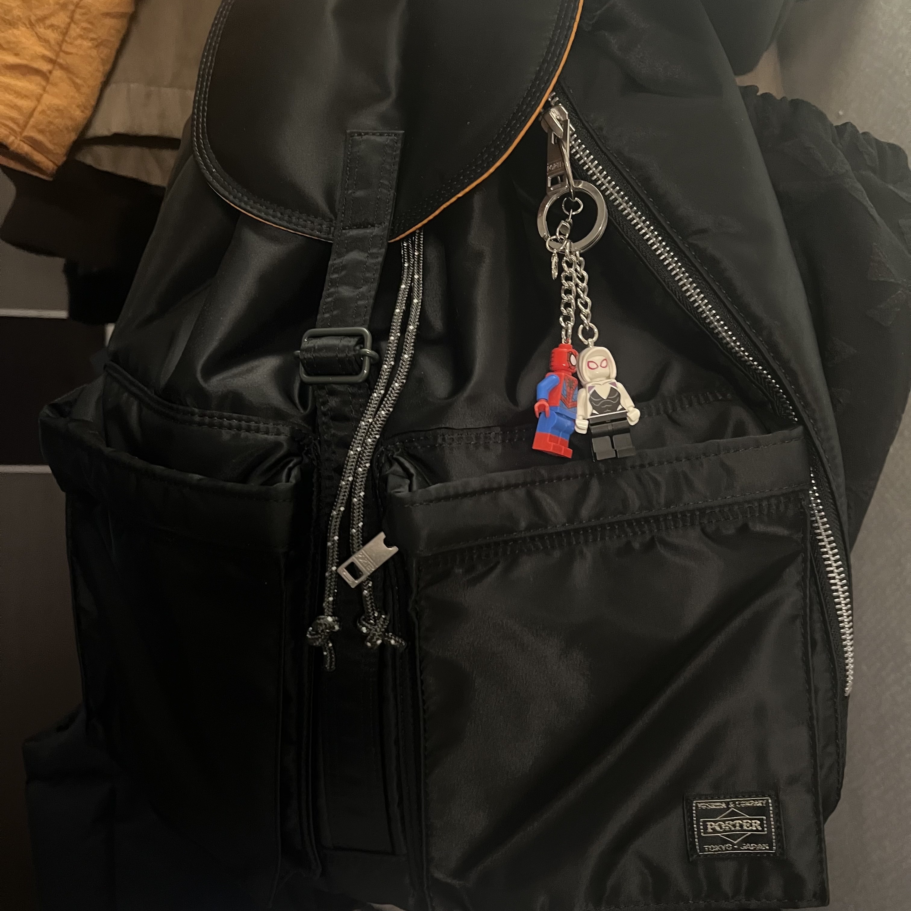 Porter Tanker Backpack Black 착용 스타일 - 1