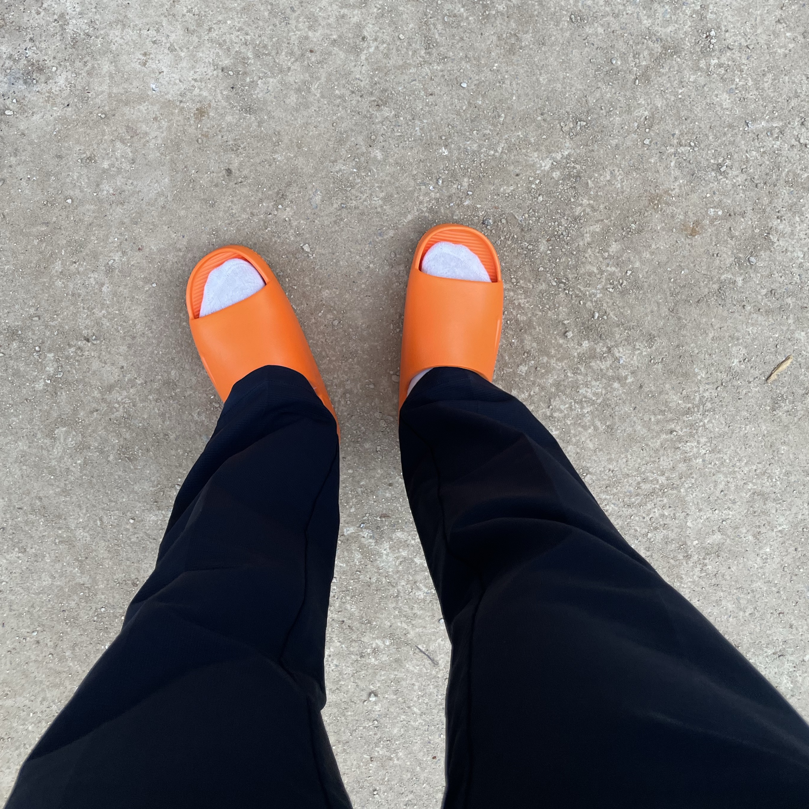 Nike Calm Slide Bright Mandarin 착용 스타일