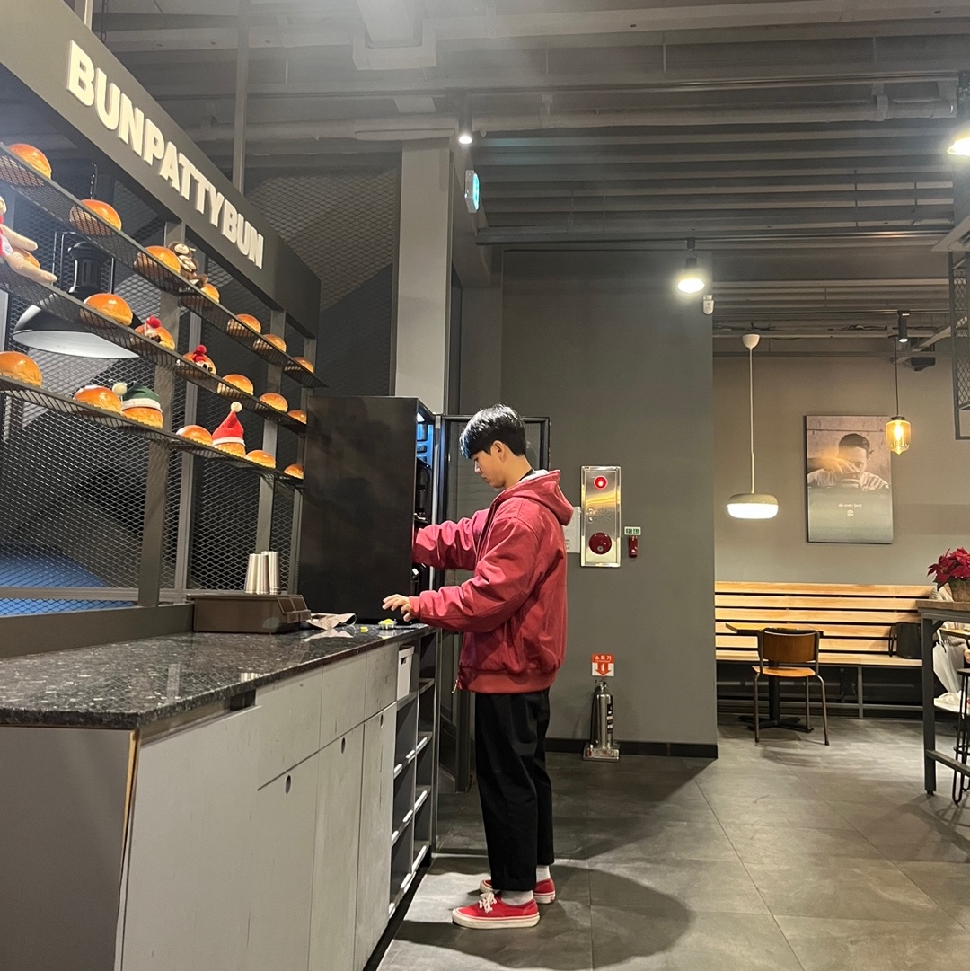 Carhartt WIP x IAB Studio OG Active Jacket Earth Red, Vans Authentic Red 착용 스타일