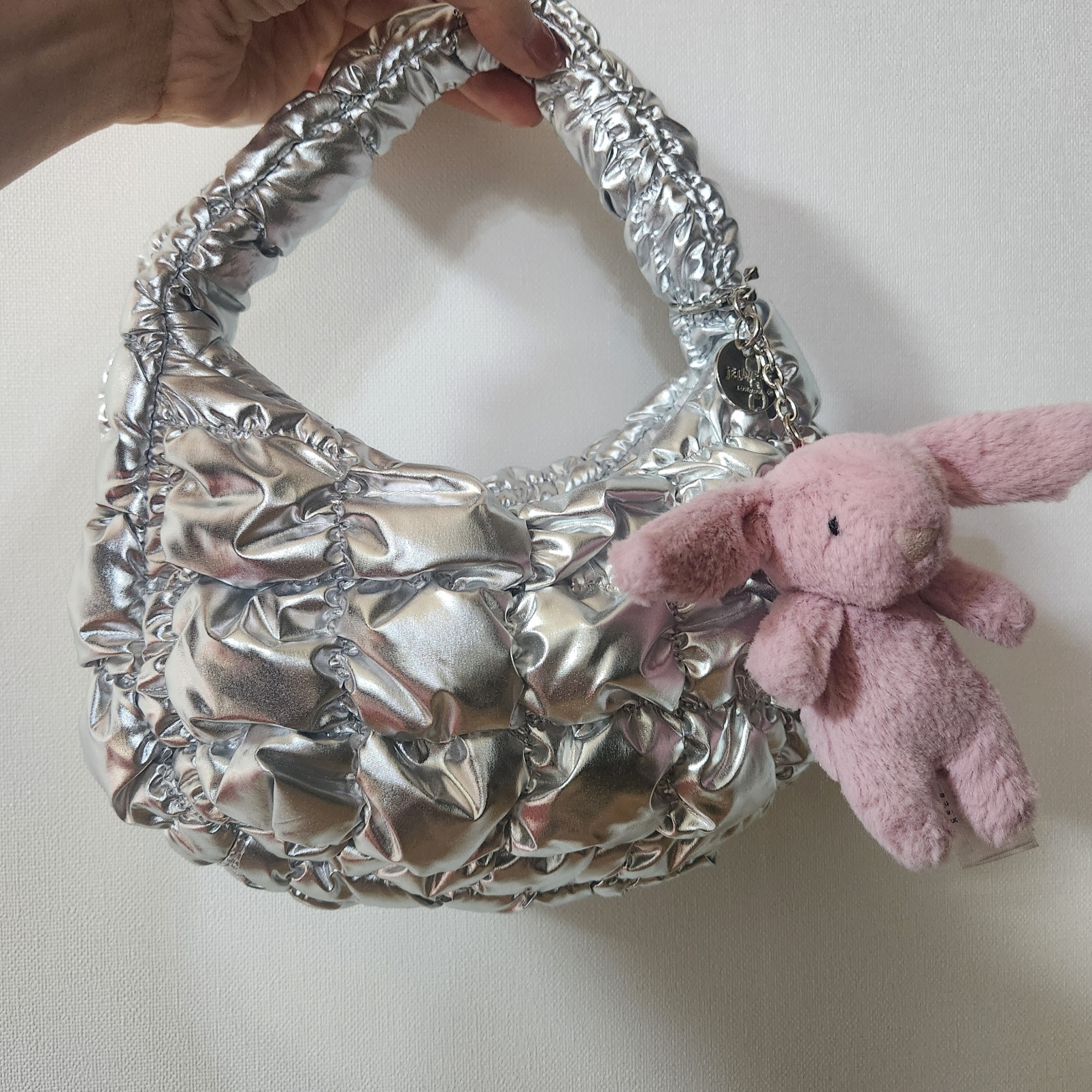 COS Quilted Micro Bag Silver 착용 스타일