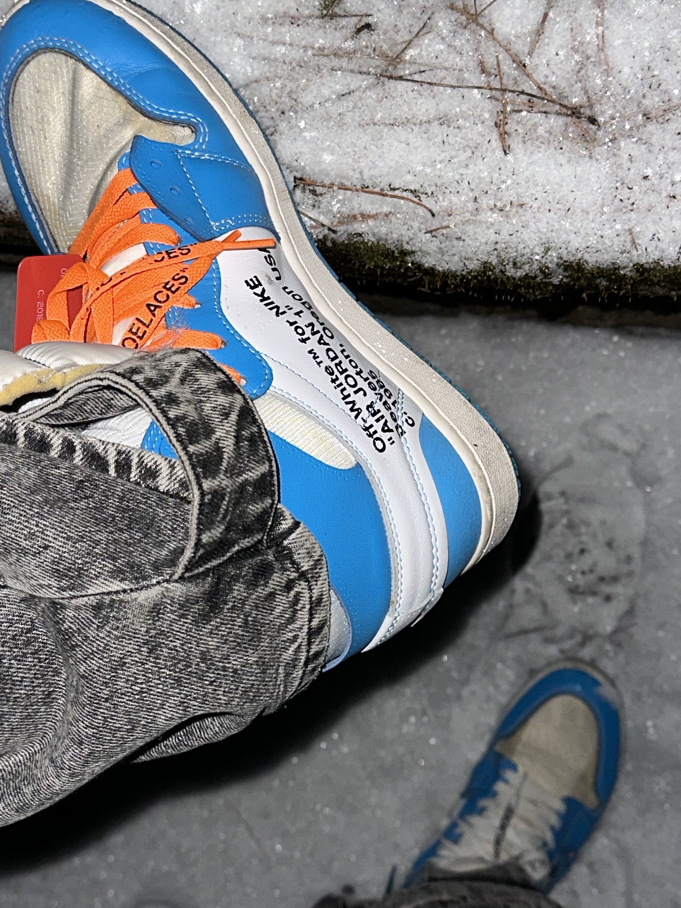Jordan 1 x Off-White Retro High University Blue 착용 스타일