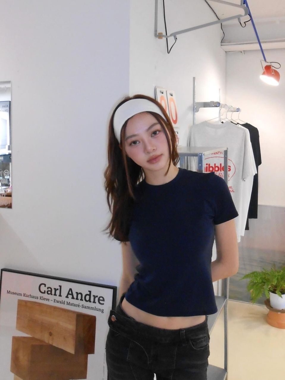 STUDIOTABLE Soft Wool Simbol Top Black, STUDIOTABLE Soft Wool Simbol Top Pink 착용 스타일