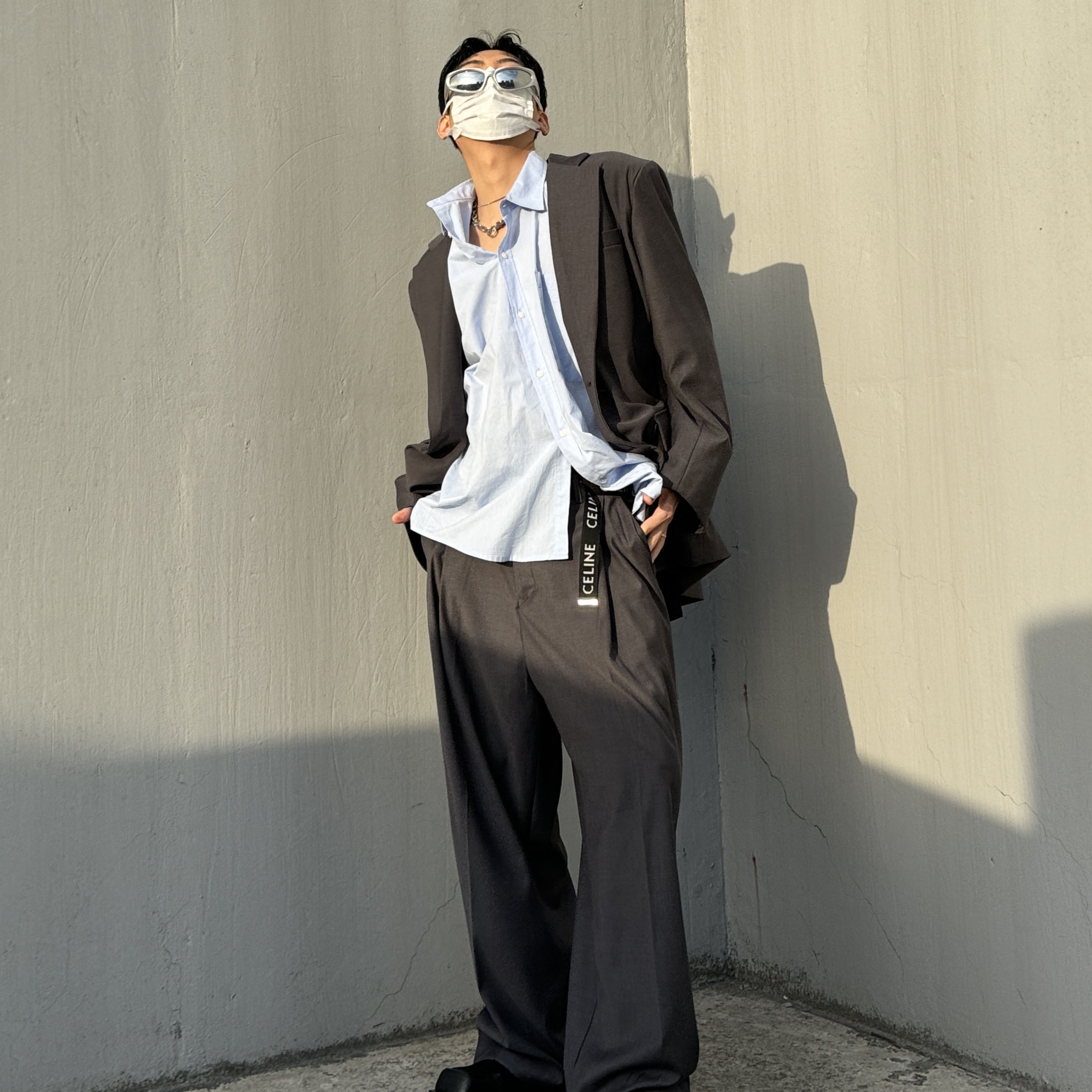 Our Legacy Ladon Brass Keychain Matte Nickel, Celine Medium Double Ring Belt in Jacquard Textile and Calfskin Black 착용 스타일