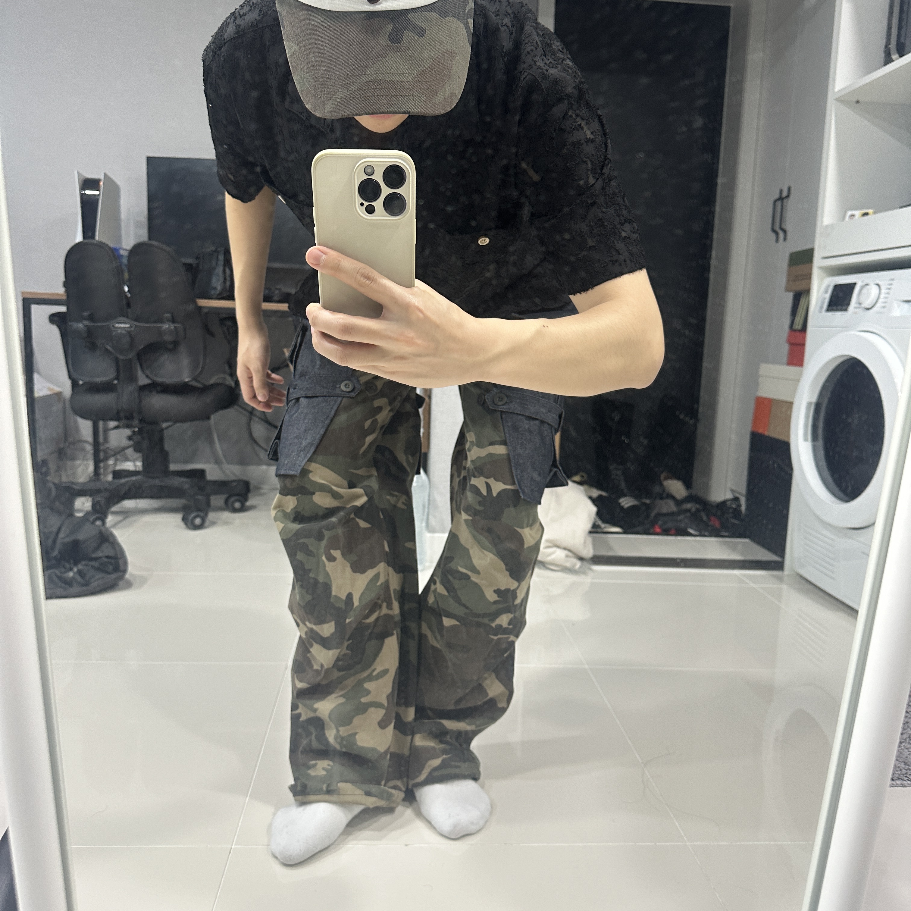 [KREAM 단독] ADSB Andersson Bell Raptor Layered Cargo Pants Indigo Green 착용 스타일 - 2