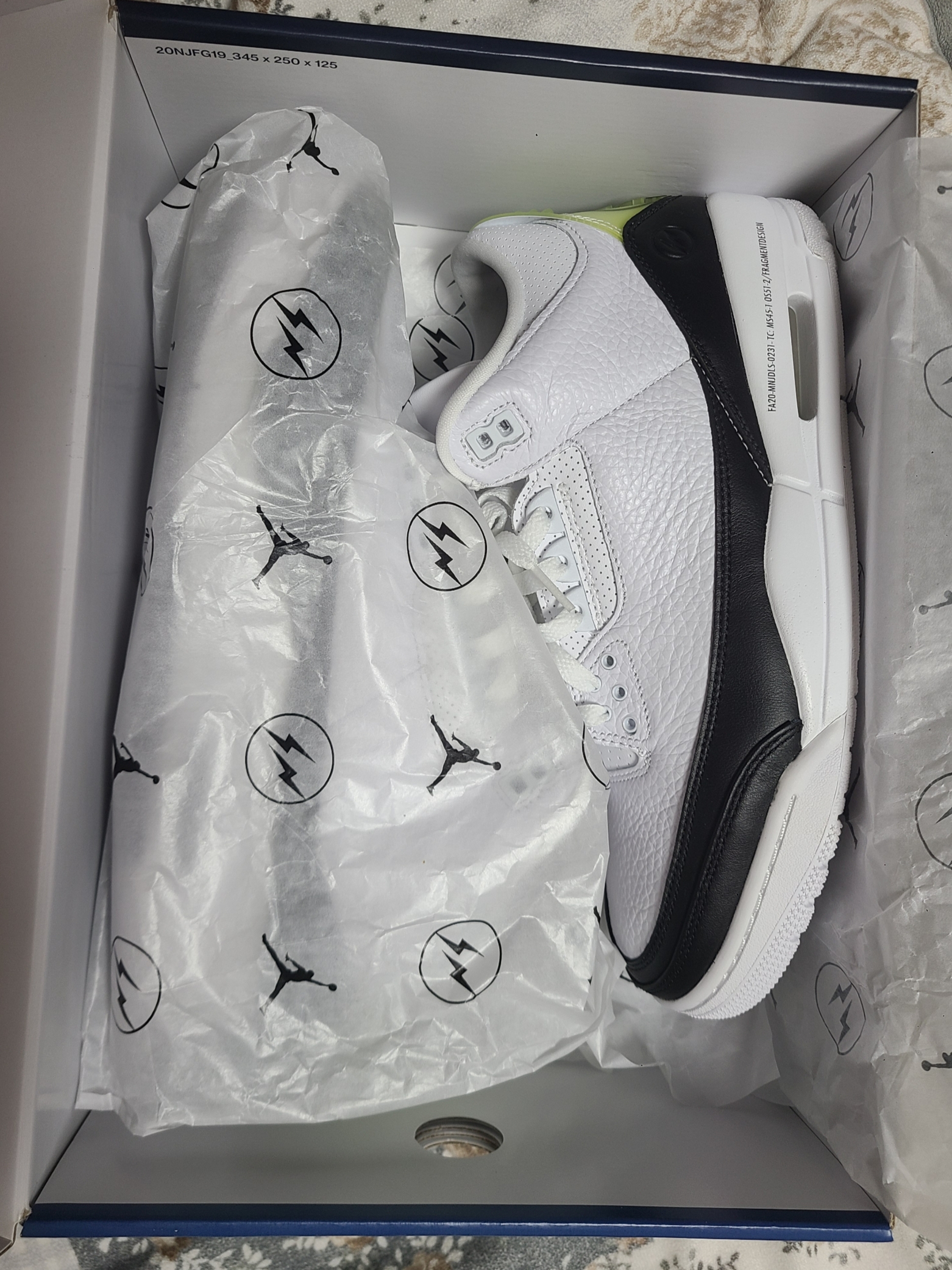 Jordan 3 x Fragment Retro SP White Black 착용 스타일 - 2