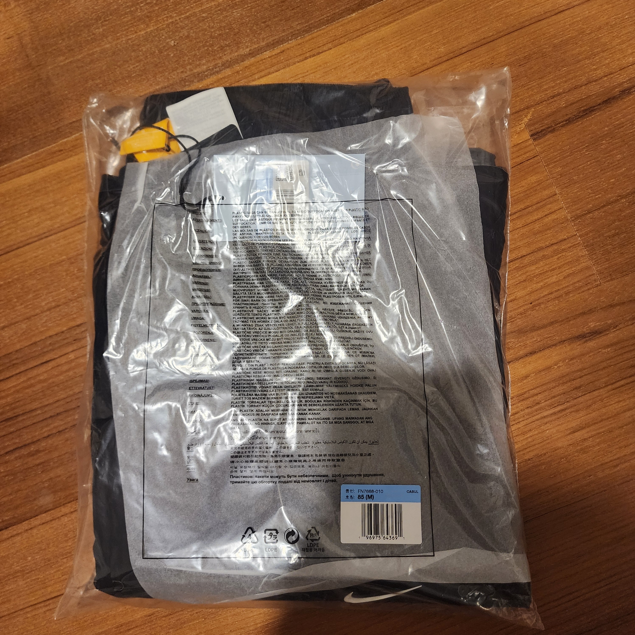 Nike x Drake Nocta Woven Track Pants Black (FN7668-010) 착용 스타일 - 5