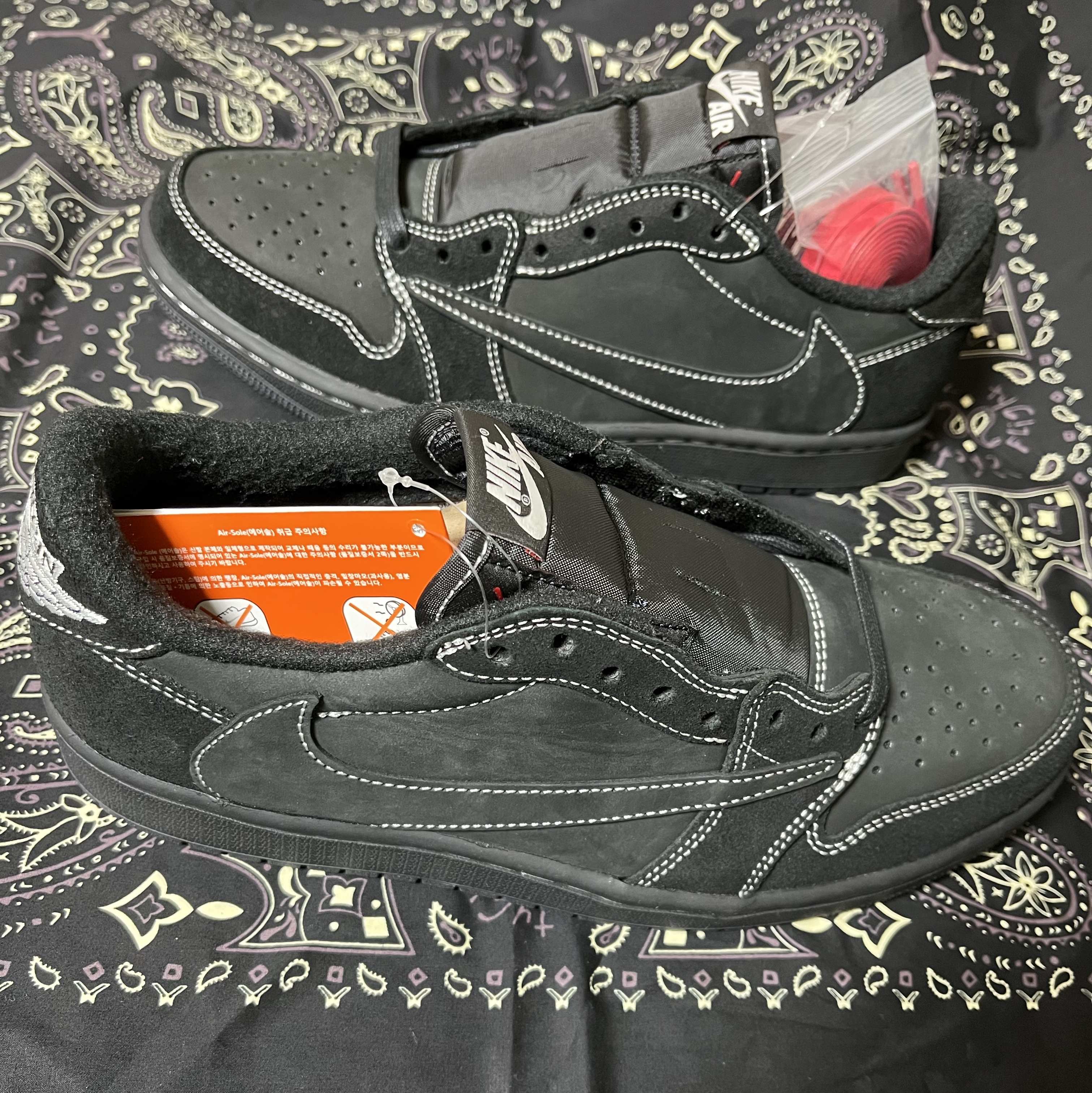 Jordan 1 x Travis Scott Retro Low OG SP Black Phantom 착용 스타일